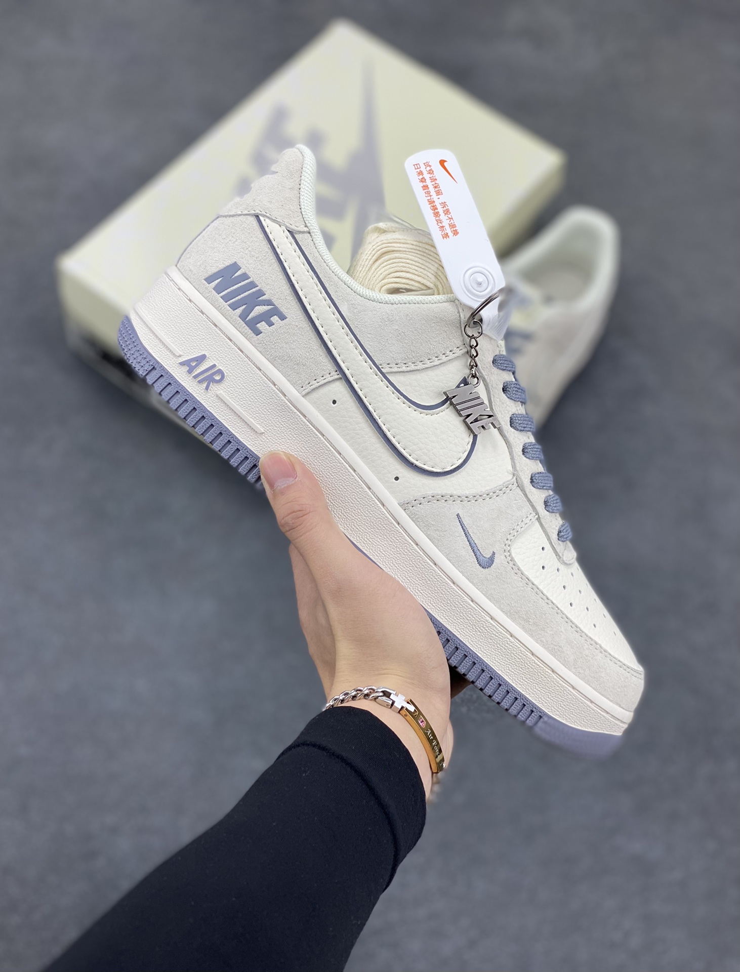 NIke Air Force 1 \’07 Low “NIKE联名–米灰边”空军一号 低帮 运动鞋 休闲鞋 折边针车 工艺难度大 原楦头原纸板 原装鞋盒 定制五金配件 内置全掌气垫 原厂鞋底 货号:BB7518-027 尺码:36 36.5 37.5 38 38.5 39 40 40.5 41 42 42.5 43 44 44.5 45-选品中心
