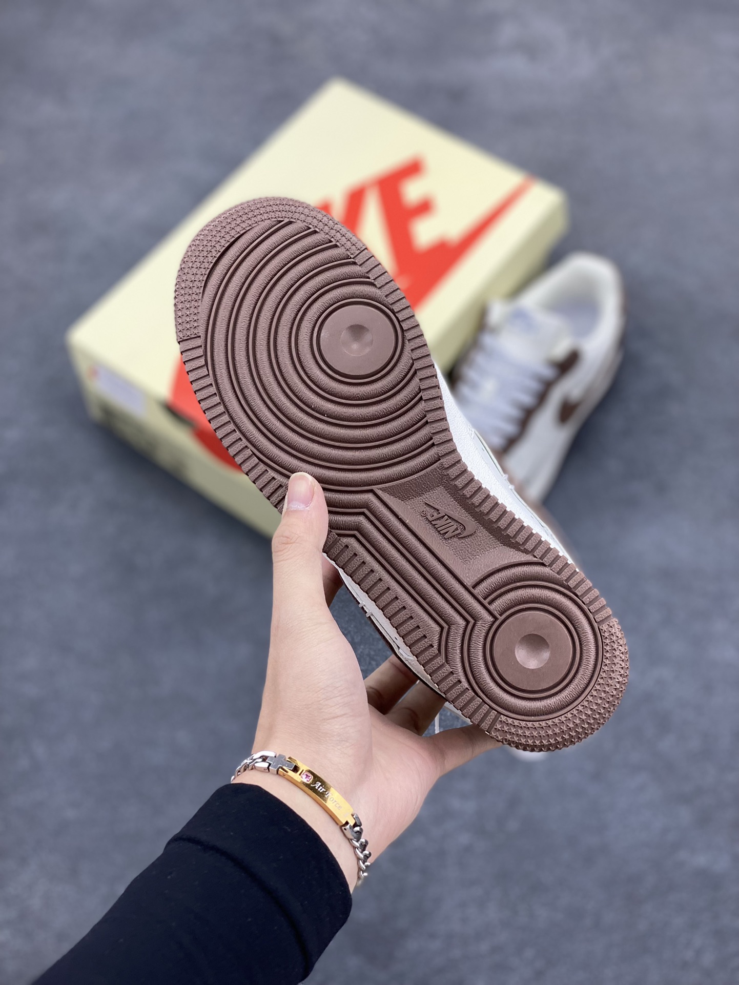 图片[5]-ASSC x Air Force 1 Low 米白灰 原楦头原纸板 打造纯正空军版型 #专注外贸渠道 全掌内置蜂窝气垫 #原盒配件 原厂中底钢印、拉帮完美 货号：SL-987633 尺码：36 36.5 37.5 38 38.5 39 40 40.5 41 42 42.5 43 44 44.5 45-选品中心