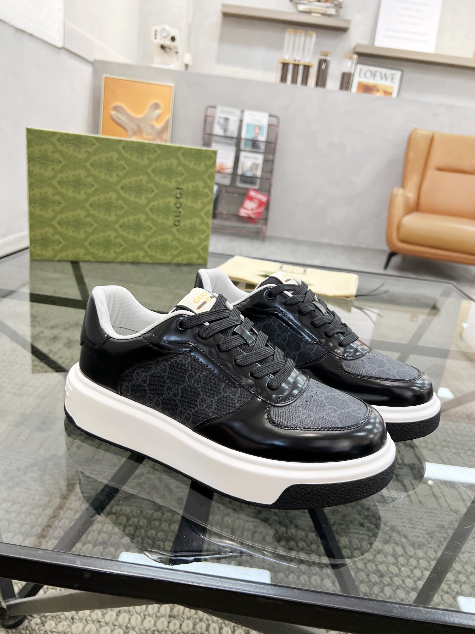 NO:221646,Brand G U C C I color original color matching Number of 38-44 Customized 45 Price Material Guqi counter synchronizes new casual shoes!  High quality Top version 1:1 made fashionable and trendy details impeccable with imported calfskin made of soft and comfortable cowhide inner foot feeling comfortable and superior quality original outsole, Guqi casual shoes, cowhide19860909品牌G U C C I 颜色原版配色 码数38-44定做45 价格 材质古奇专柜同步新品休闲鞋！高品质 顶级版本1:1制作时尚潮流细节无可挑剔采用进口小牛皮制作柔软舒适牛皮内里脚感舒适品质优越原版大底,古奇 休闲鞋,cowhide,Men's shoes