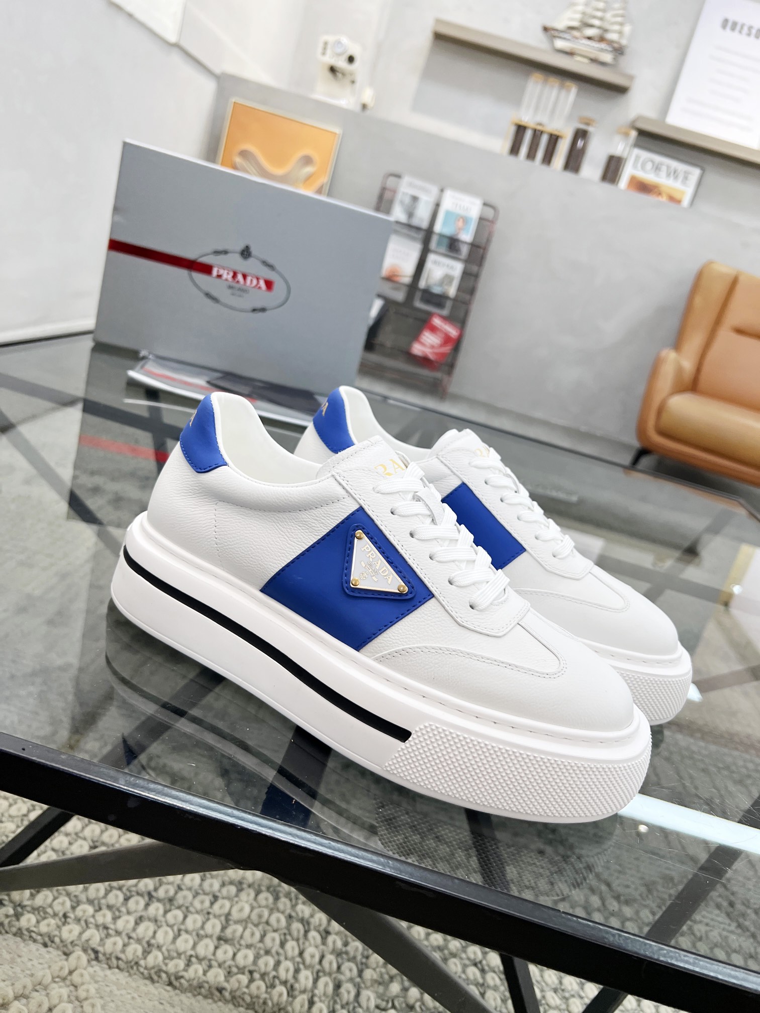 NO:222122,Brand P R A D A Color Original Color Pair Number 39-44 Customized 38.45 Price Material Prada New Product Original Single-Custom Low-top Casual Sports Shoes!  The upper is made of original cowhide with cowhide inner lining. The original molded sole of cowhide is made of high quality. Prada, prada, sneakers, cowhide19860909品牌P R A D A 颜色原版配色 码数39-44定做38.45 价格 材质普拉达新品原单货低帮休闲运动鞋！鞋面采用原版牛皮搭配牛皮内里 牛皮垫脚原版开模大底、高品质值得拥有,普拉达,prada,sneakers,cowhide,Men's shoes