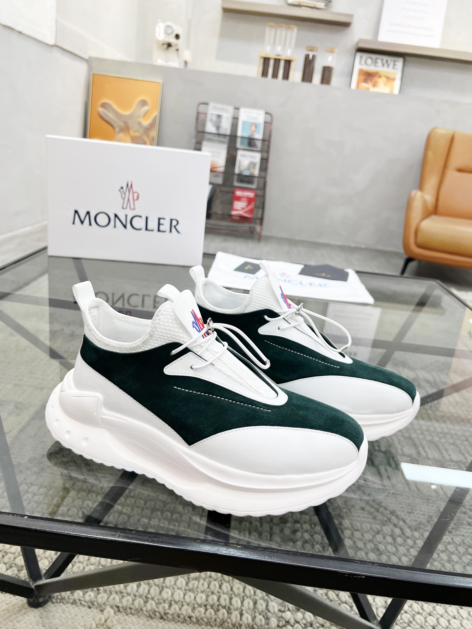 NO:221063,Brand MONCLER Color original color matching Size 39-44 Customized 38.45 Price Material mask 2025 new casual shoes Official website synchronization Upper imported cowhide stitching and splicing design, shoe tongue inlay iconic brand round rubber label, iconic three-stripe details, cowhide inner splicing mesh, original open mold cowhide latex pad, foot bottom air compressor brand logo, original open mold flat bottom rubber foam light sole. Details can reach more than 98, cover-up casual shoes, christian louboutin, Moncler, cowhide19860909品牌MONCLER 颜色原版配色 码数39-44定做38.45 价格 材质蒙口2025新品休闲鞋 官网同步 鞋面意大利进口牛皮缝合拼接设计、鞋舌镶嵌标志性品牌圆胶标、标志性三条纹细节、牛皮内里拼接网布、原版开模牛皮乳胶垫、垫脚底部空压品牌标志LOGO、原版开模平底橡胶发泡轻底.细节与原版可达98以上相似、,蒙口 休闲鞋,christian louboutin,Moncler,cowhide,Men's shoes