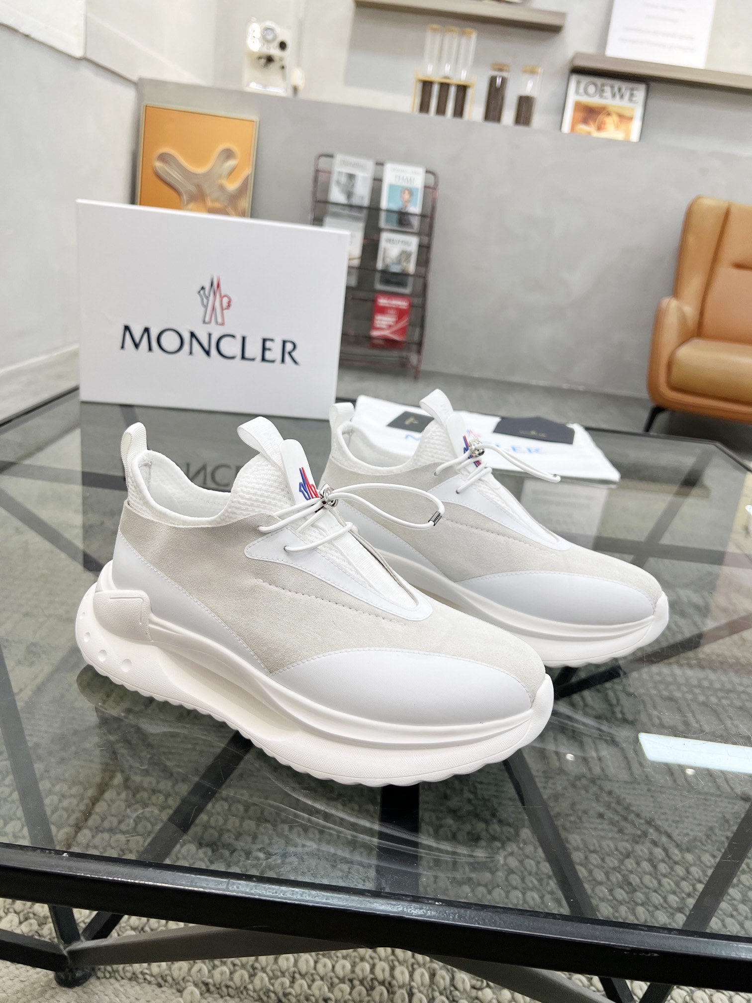 NO:221702,Brand MONCLER Color original color matching Size 39-44 Customized 38.45 Price Material mask 2025 new casual shoes Official website synchronization Upper imported cowhide stitching and splicing design, shoe tongue inlay iconic brand round rubber label, iconic three-stripe details, cowhide inner splicing mesh, original open mold cowhide latex pad, foot bottom air compressor brand logo, original open mold flat bottom rubber foam light sole. Details can reach more than 98, cover-up casual shoes, christian louboutin, Moncler, cowhide19860909品牌MONCLER 颜色原版配色 码数39-44定做38.45 价格 材质蒙口2025新品休闲鞋 官网同步 鞋面意大利进口牛皮缝合拼接设计、鞋舌镶嵌标志性品牌圆胶标、标志性三条纹细节、牛皮内里拼接网布、原版开模牛皮乳胶垫、垫脚底部空压品牌标志LOGO、原版开模平底橡胶发泡轻底.细节与原版可达98以上相似、,蒙口 休闲鞋,christian louboutin,Moncler,cowhide,Men's shoes