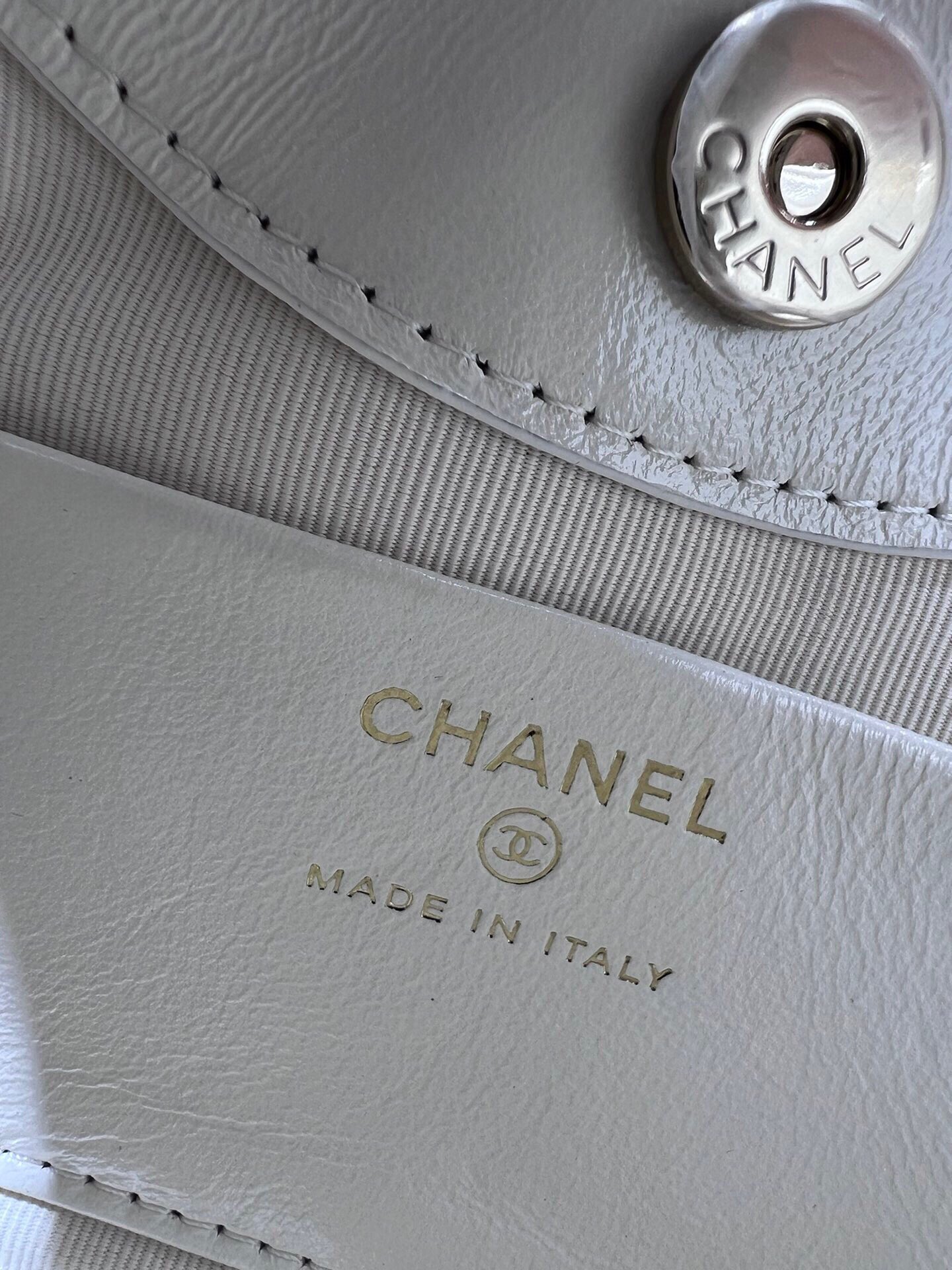 CHANEL Pochette with Chain
