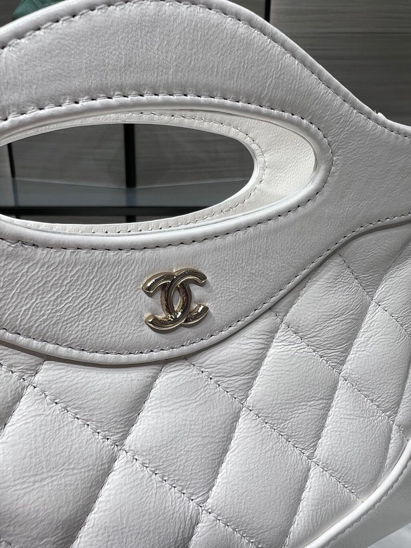 CHANEL Pochette with Chain