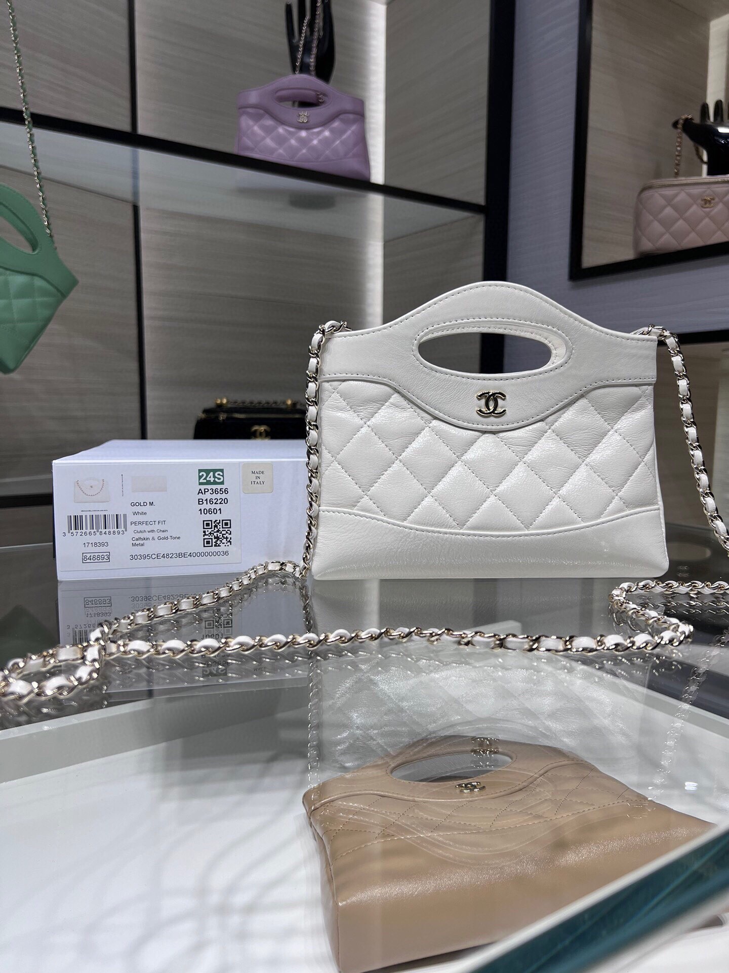 CHANEL Pochette with Chain