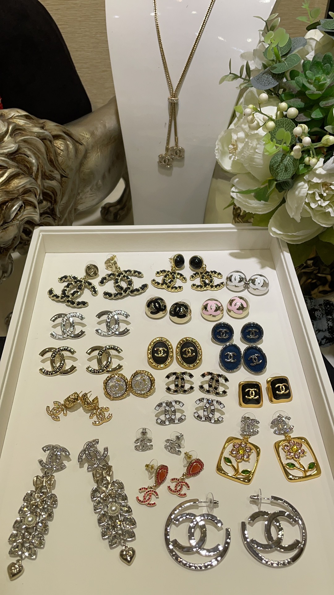 𝑪𝒉𝒂𝒏𝒆𝒍 最新款耳钉耳环合集选款

氛围感出片系列📷通勤或凹造型都🉑

专贵一件大几千没必要花冤枉钱💰