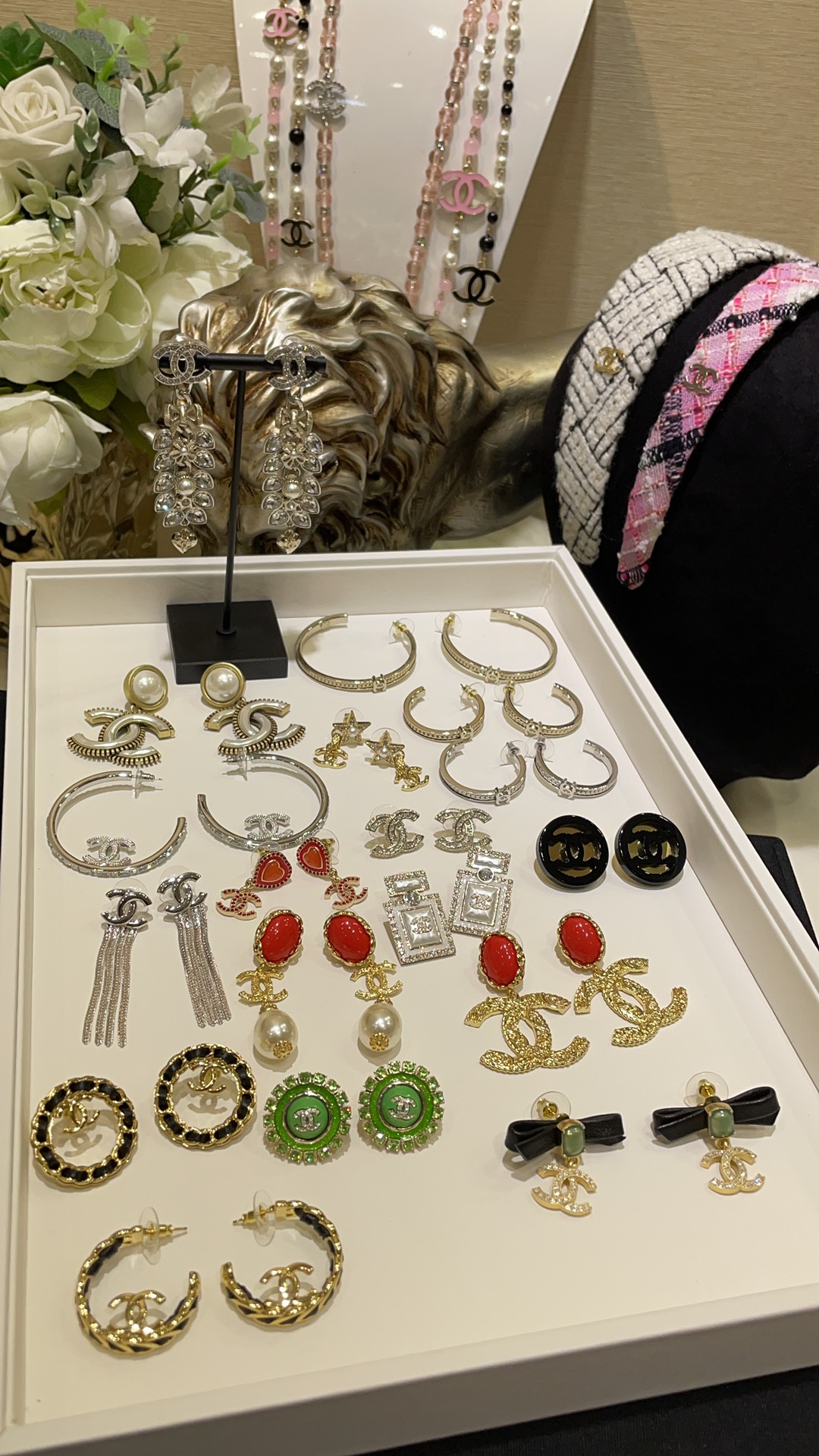 𝑪𝒉𝒂𝒏𝒆𝒍 最新款耳钉耳环合集选款

氛围感出片系列📷通勤或凹造型都🉑

专贵一件大几千没必要花冤枉钱💰