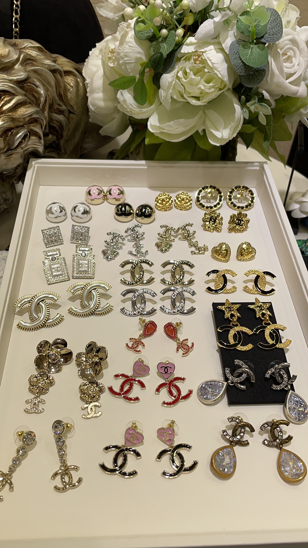 𝑪𝒉𝒂𝒏𝒆𝒍 最新款耳钉耳环合集选款

氛围感出片系列📷通勤或凹造型都🉑

专贵一件大几千没必要花冤枉钱💰