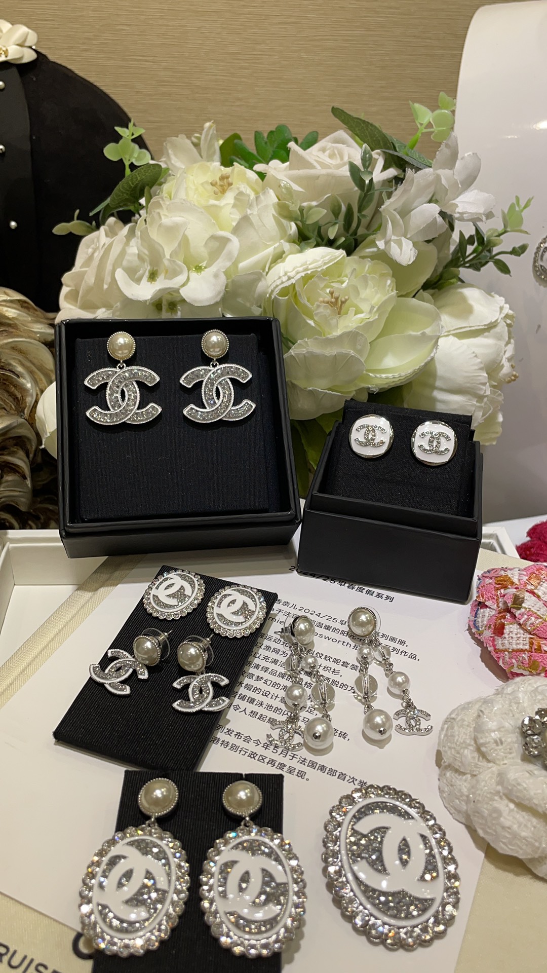 𝑪𝒉𝒂𝒏𝒆𝒍 最新款耳钉耳环耳夹合集选款

氛围感出片系列📷通勤或凹造型都🉑

专贵一件大几千没必要花冤枉钱💰