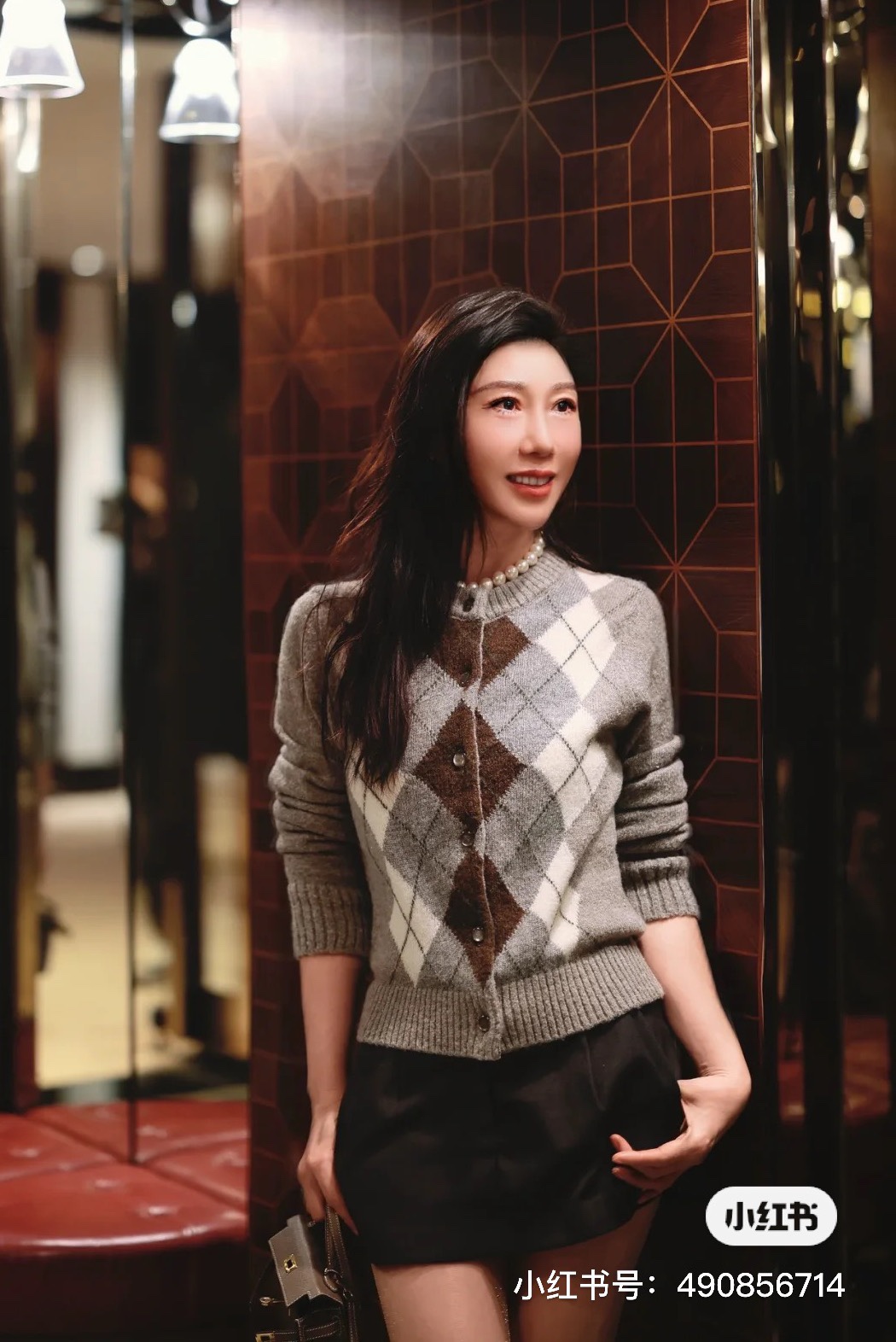 NO:307171,Model number D25010657 Celin* new high-end custom Arc de Triomphe logo button contrasting diamond round neck long sleeve knitted cardigan top!  (M size bust 100, sleeve length 64, clothing length 59, celine, alexander wang19860909款号D25010657 Celin*思琳新款 高端定制凯旋门logo纽扣撞色菱格圆领长袖针织开衫上衣！（M码胸围100,袖长64,衣长59,,celine,alexander wang,Women's clothing