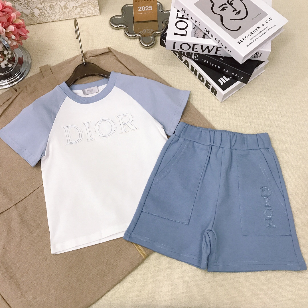 ❤️Sin descuento @168 un conjunto Tallas 90-150cm ▪️Camiseta de manga raglán con bordado de parche y logotipo + pantalon…