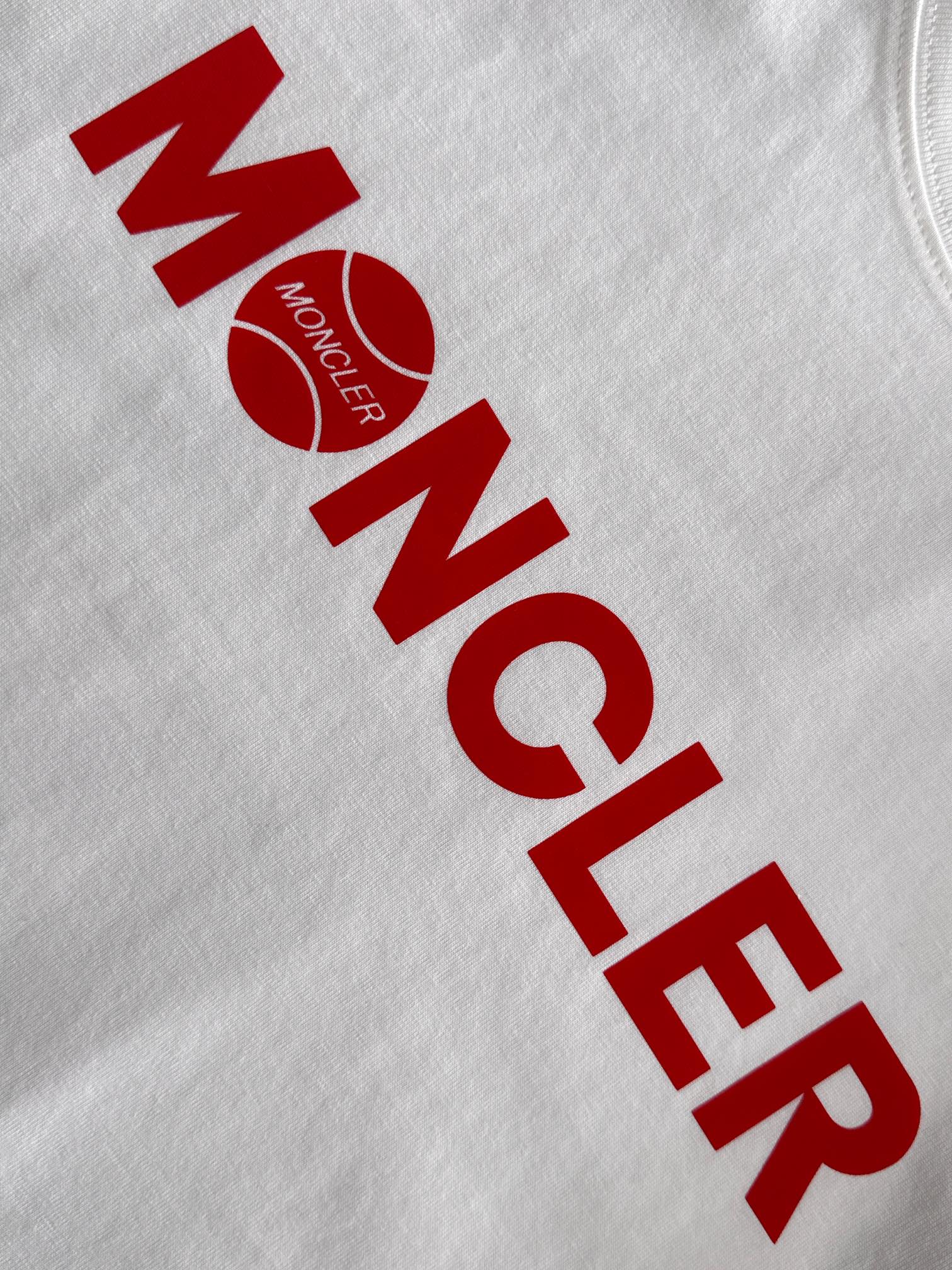 MON 2025SS春夏最新款圆领时尚短袖T恤，官网同步，专柜纯棉面料！贴肤舒适，耐看又好穿，经典简约l