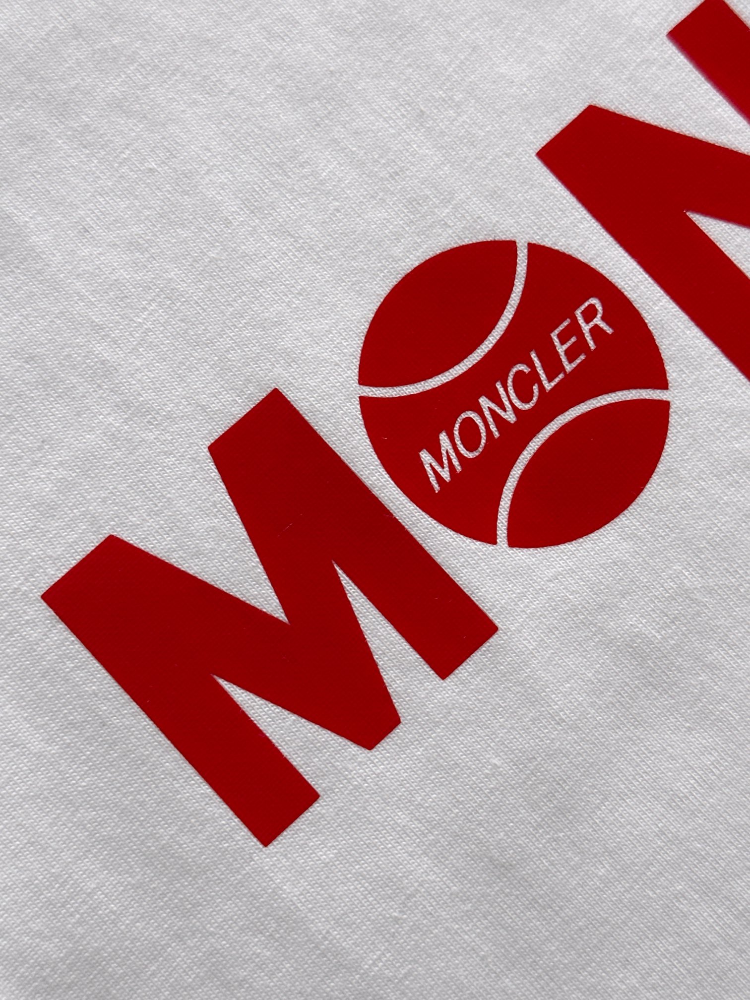 MON 2025SS春夏最新款圆领时尚短袖T恤，官网同步，专柜纯棉面料！贴肤舒适，耐看又好穿，经典简约l