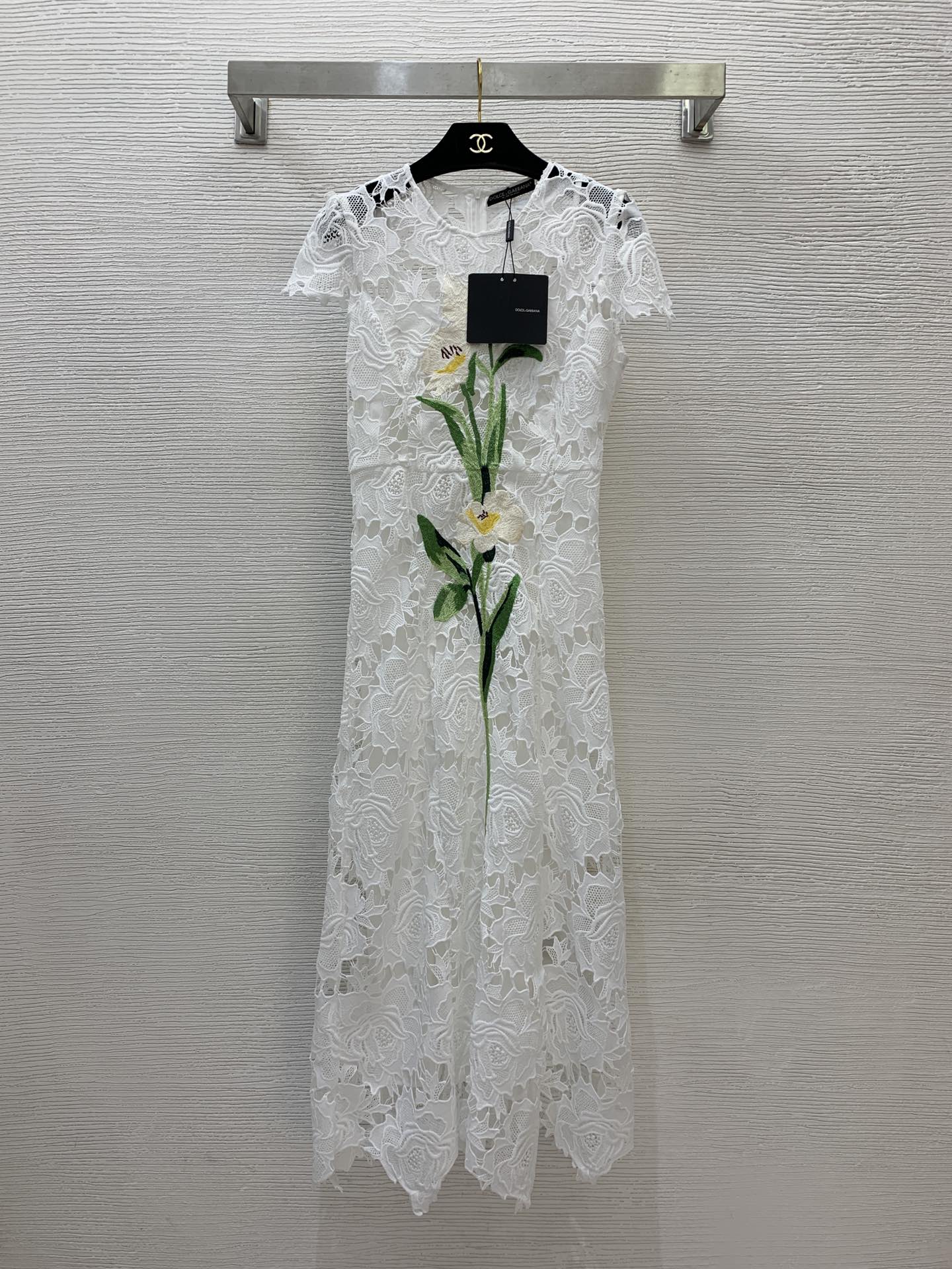 NO:307614,Model number G25010945 Self-portrai* new SP home high-end custom lace water-soluble flower hollow fabric, chest flower embroidery decoration waist-hugging and short-sleeved dress!  Black, white, (Size S bust 78, waist 64, sleeve length 13, skirt length 127), skirts, T-shirt, alexander wang19860909款号G25010945 Self-portrai*新款SP家高端定制蕾丝水溶花镂空面料、胸前花朵刺绣装饰收腰显瘦短袖连衣裙！黑色、白色、（S码胸围78,腰围64,袖长13,裙长127）,,skirts,T-shirt,alexander wang,Women's clothing