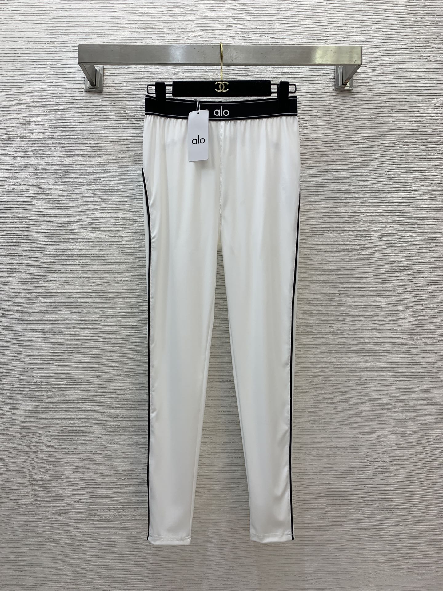 NO:316207,Model number D25011583 Aloyoga new style letter logo print contrasting webbing spliced ​​high stretch slim fit slim tight leggings fitness yoga pants!  Coffee, gray, white, black, (M size waist circumference 66 elastic, trousers length 93), alexander wang19860909款号D25011583 Aloyoga新款 字母logo印花撞色织带拼接高弹力修身显瘦紧身打底裤健身瑜伽裤！咖色、灰色、白色、黑色、（M码腰围66松紧,裤长93）,,alexander wang,Women's clothing