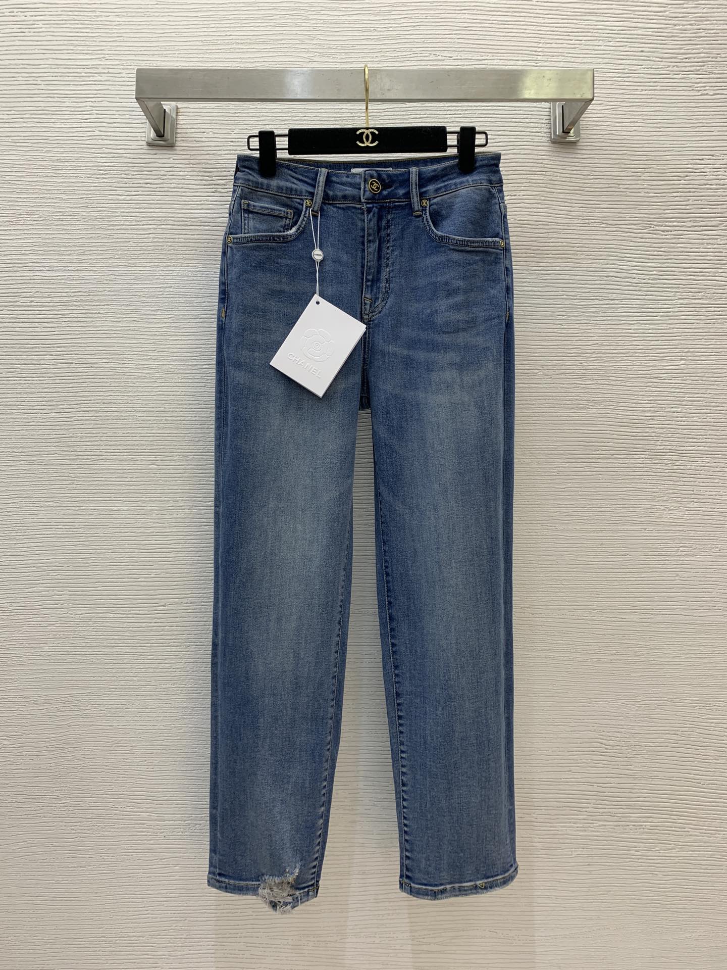 NO:316186,Model number G25010974 Chane* high-end custom original logo hardware accessories, rear hip pocket double C logo waist leather brand decoration, elastic slim hip lifting jeans showing small feet!  Blue, 26.27.28.29.30 (28 size waist 68, trousers length 95 fabric high elasticity, chanel, jeans, alexander wang19860909款号G25010974 Chane*高端定制原版logo五金配件、后臀口袋双C标志腰间皮牌装饰、弹力修身提臀显小脚牛仔裤！蓝色,26.27.28.29.30（28码腰围68,裤长95面料高弹,,chanel,jeans,alexander wang,Women's clothing