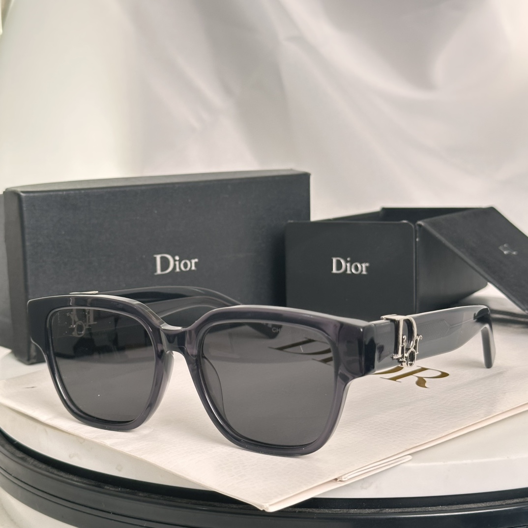  ‼️DIOR
MODEL：DiorOblique S1F
SIZE：53口19-145
