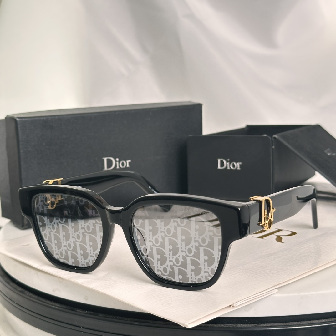  ‼️DIOR
MODEL：DiorOblique S1F
SIZE：53口19-145