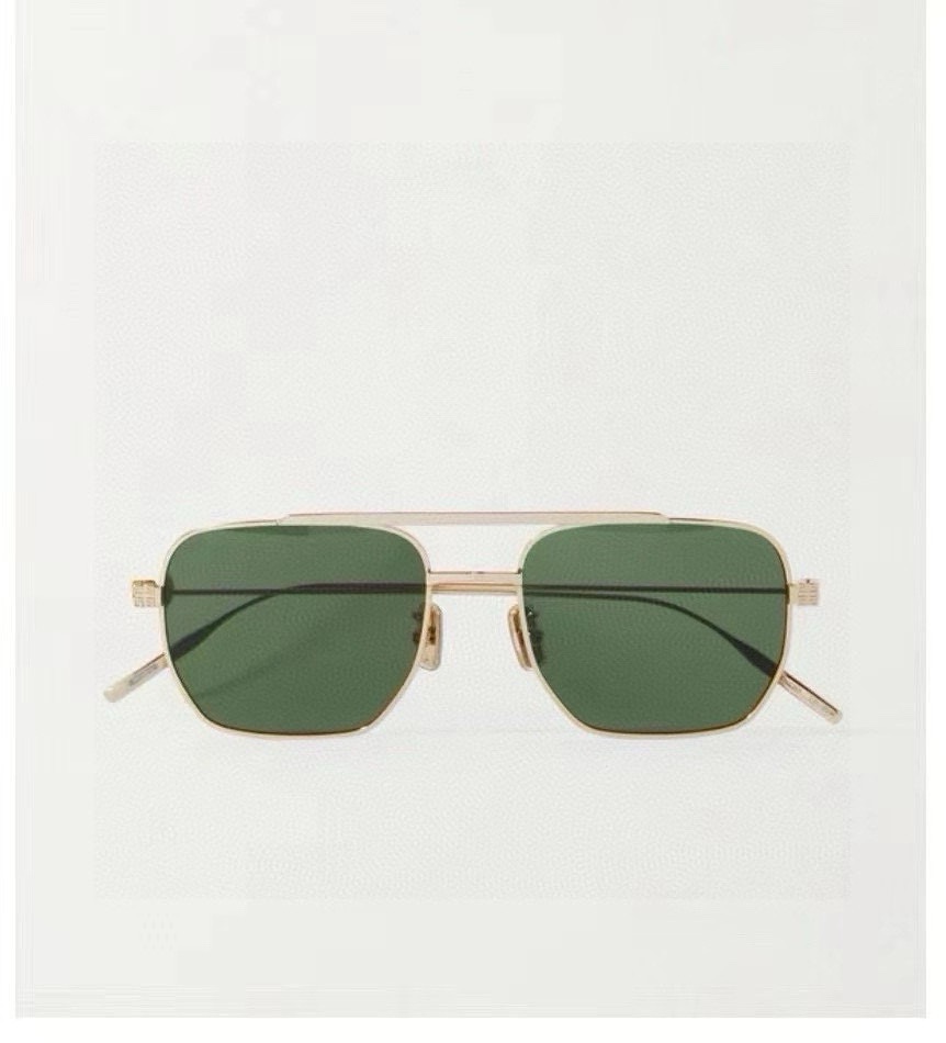  ‼️ 官网图 Givench*纪梵希限定系列~经典方形镜框
ModelGV40041U
Size55口