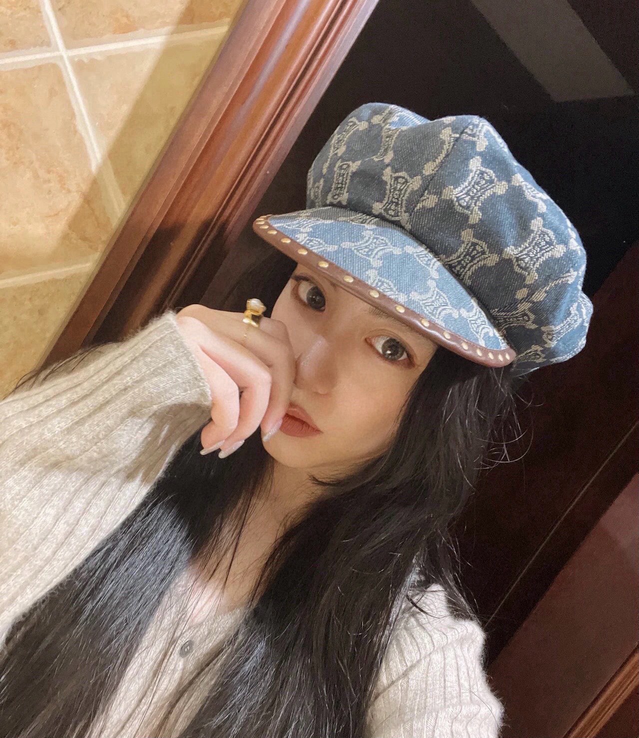 NO:219676,Celine Celine's new baseball military cap, painter's octagonal hat, official board, heavy industry creation, head circumference 57cm hat, fisherman's hat, baseball hat, knit hat, hat, celine, celine, espadrilles, hats19860909Celine赛琳新款鸭舌军帽,画家八角帽,官方打板,重工打造,头围57cm帽子渔夫帽棒球帽针织帽,帽子,celine,celine,espadrilles,hats,hat