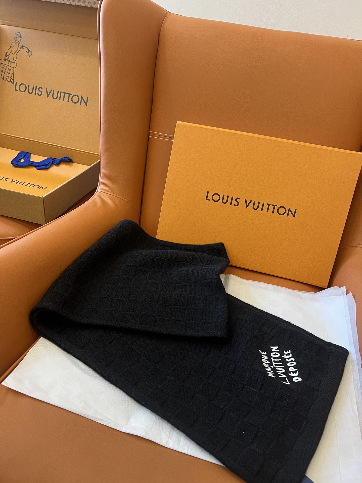 福利🉐️ Louis Vuitton 罕见高端男士围巾‼️也就是原料成本钱而已.收到偷乐吧
‼️编织3D