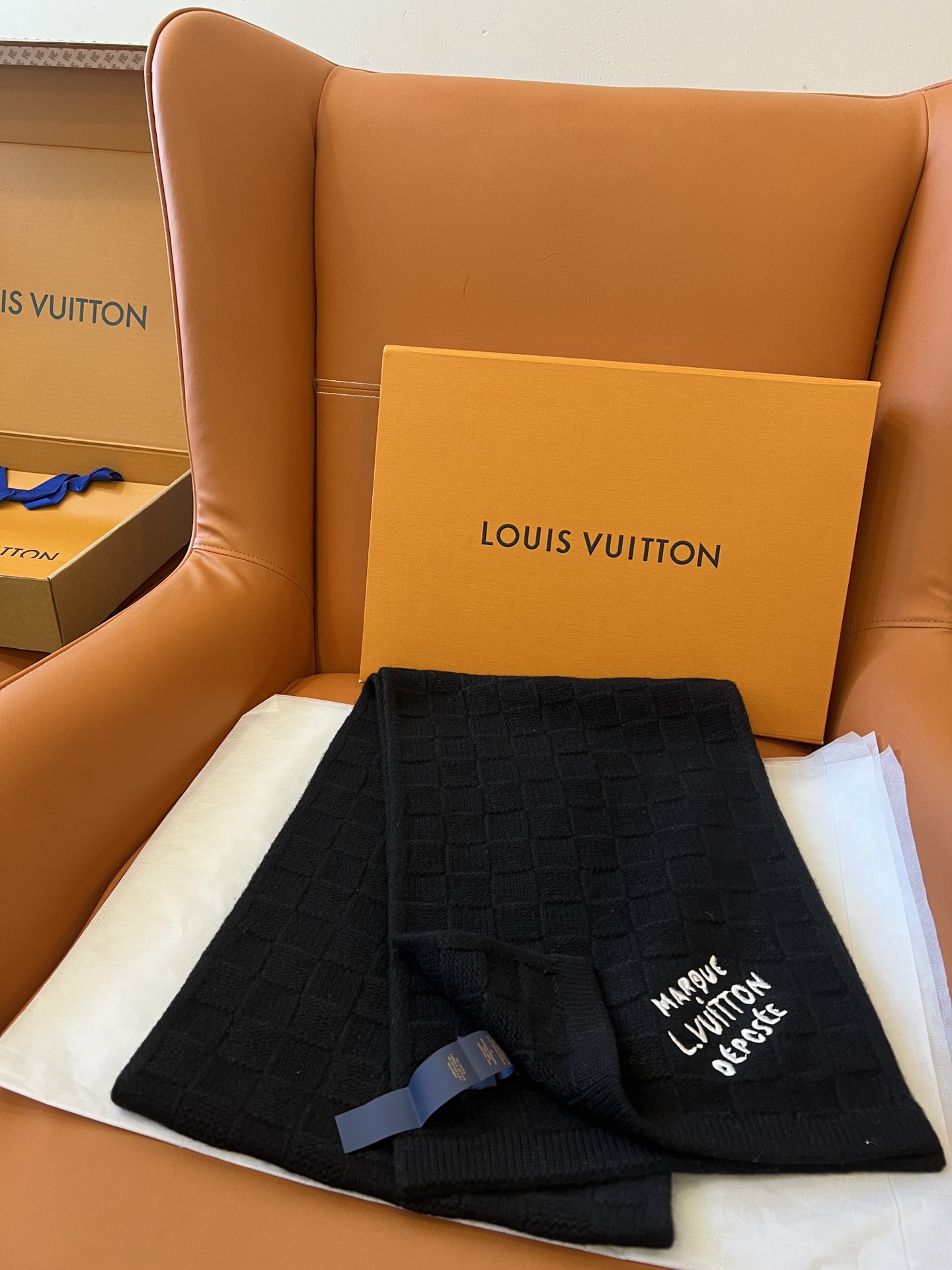 福利🉐️ Louis Vuitton 罕见高端男士围巾‼️也就是原料成本钱而已.收到偷乐吧
‼️编织3D