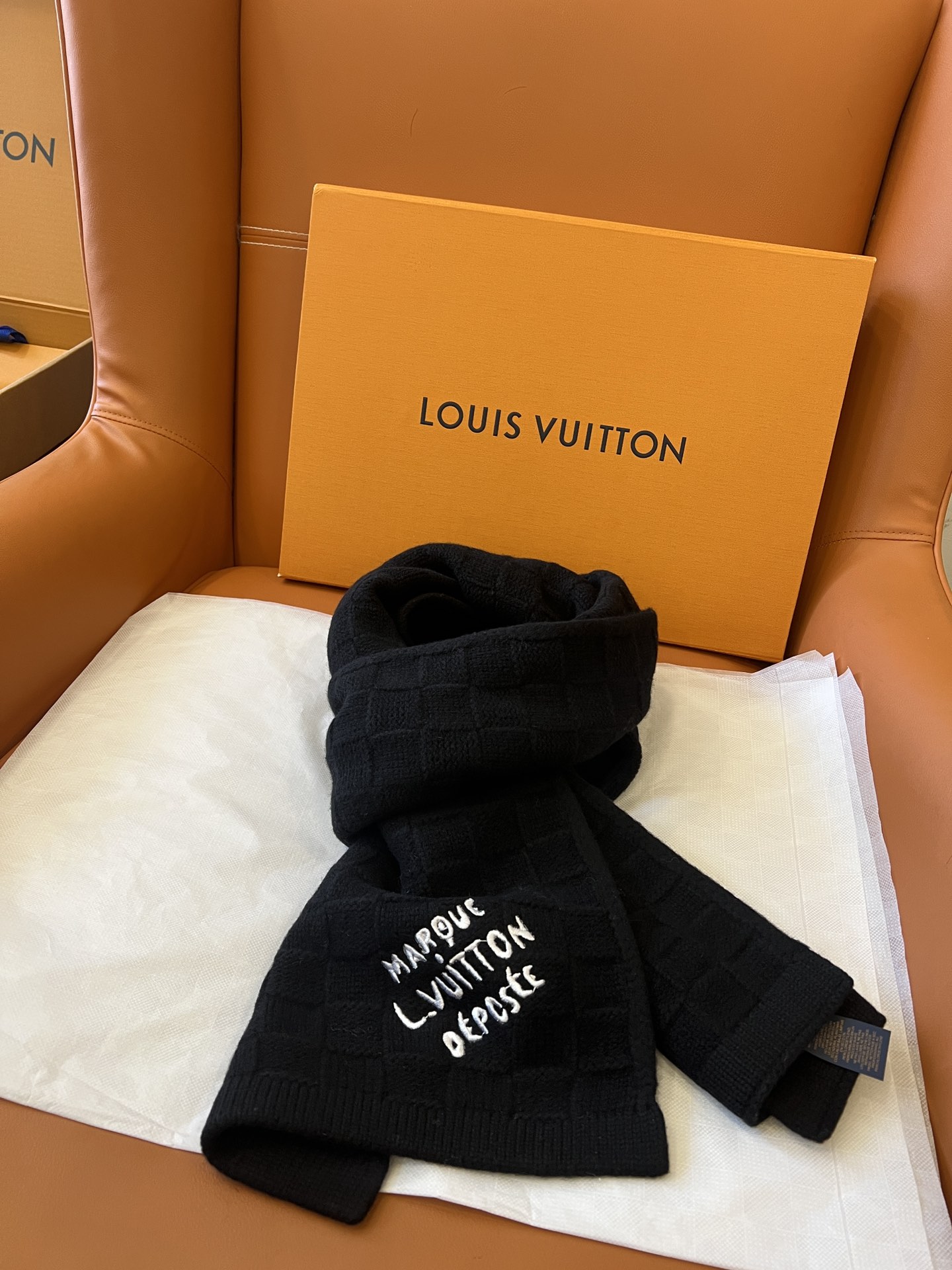 福利🉐️ Louis Vuitton 罕见高端男士围巾‼️也就是原料成本钱而已.收到偷乐吧
‼️编织3D