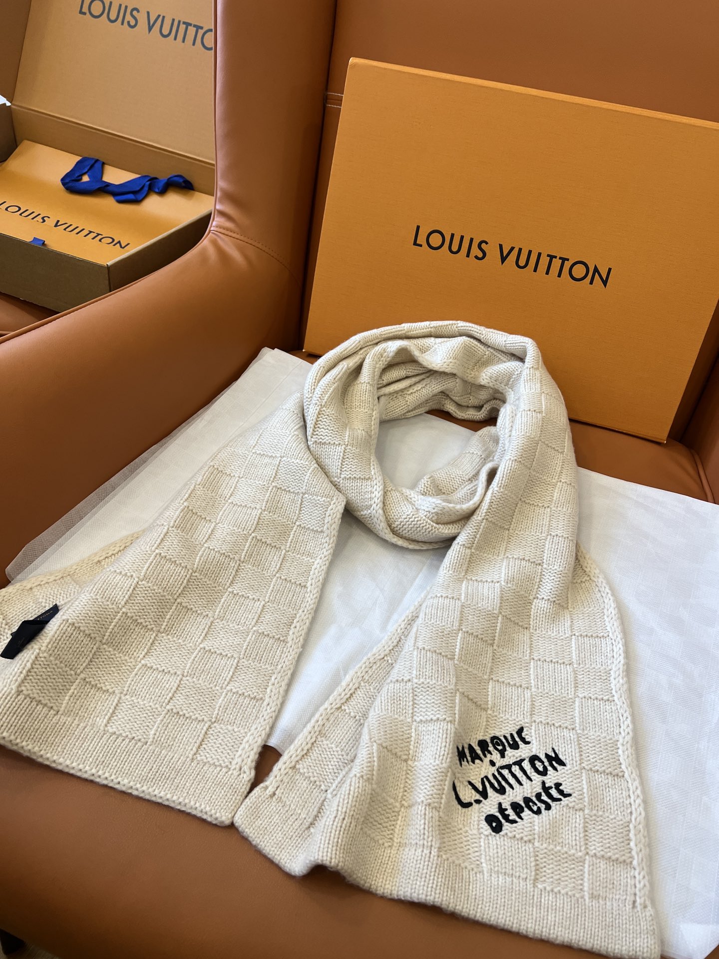 福利🉐️ Louis Vuitton 罕见高端男士围巾‼️也就是原料成本钱而已.收到偷乐吧
‼️编织3D