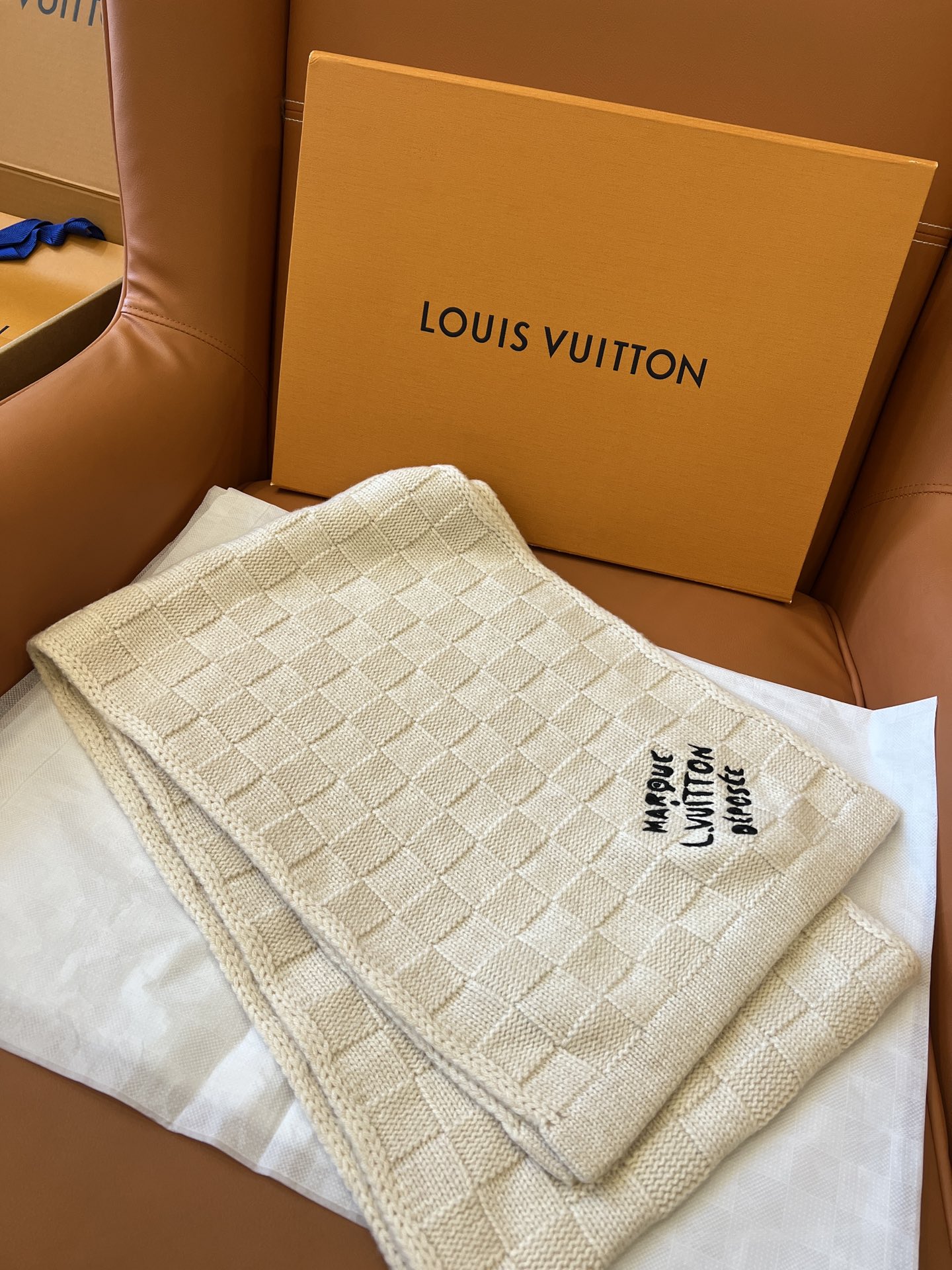 福利🉐️ Louis Vuitton 罕见高端男士围巾‼️也就是原料成本钱而已.收到偷乐吧
‼️编织3D