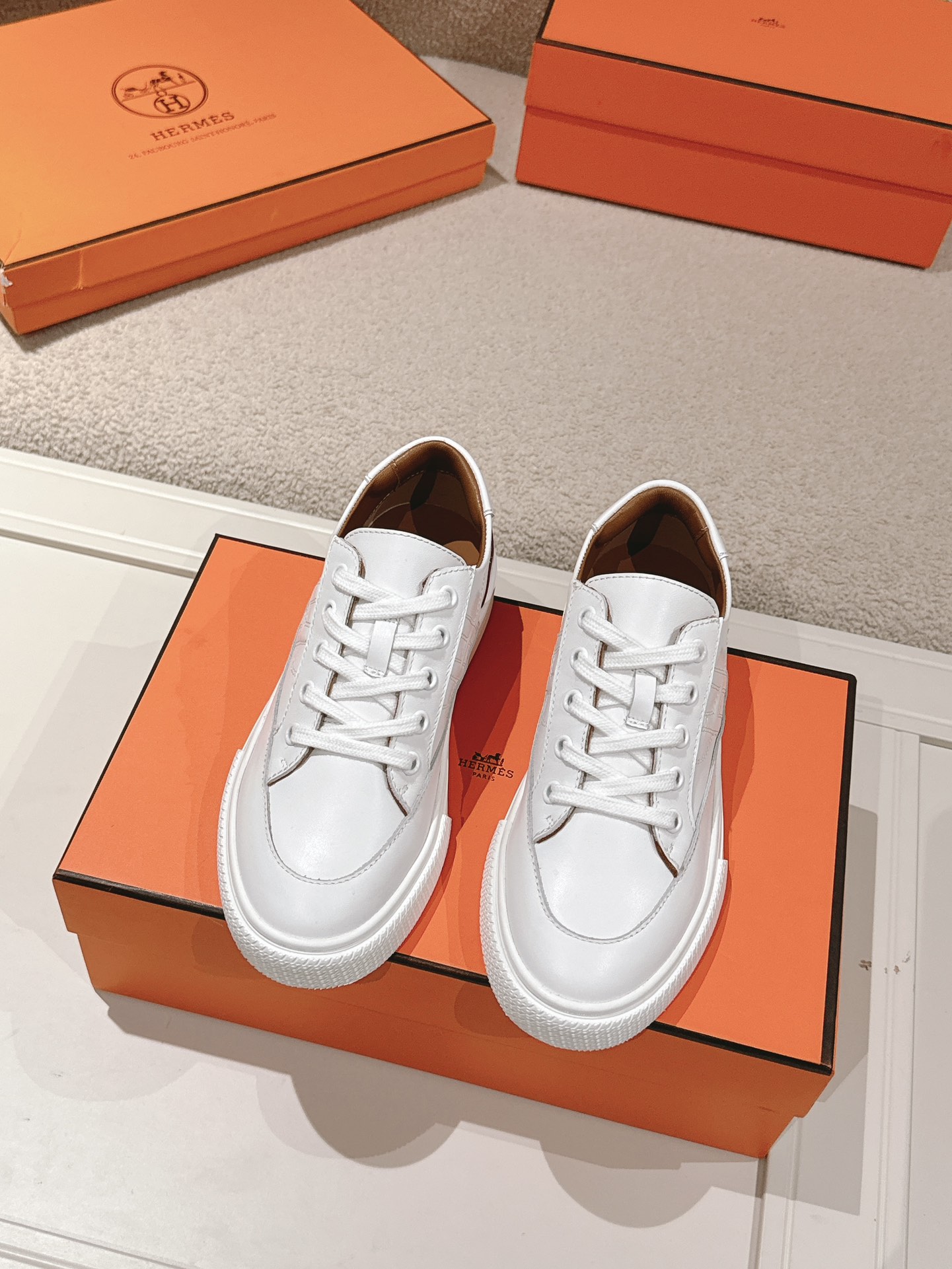 NO:466729,Hermes top version # Hermes deep series couples white shoes casual skateboard shoes Fashion graphic design Create a retro style Upper cowhide material inner sheepskin outsole tpu outsole size 35-45 Women's men's, casual shoes/sports shoes, hermes, hermes, sneakers, cowhide, sheepskin19860909Hermes 顶级版本# 爱马仕deep系列情侣款小白鞋休闲滑板鞋 时尚的图形设计 打造复古风格 鞋面牛皮材质 内里羊皮里 大底tpu大底 码数35-45 女款男款,休闲鞋/运动鞋,hermes,hermes,sneakers,cowhide,sheepskin,Women's Shoes