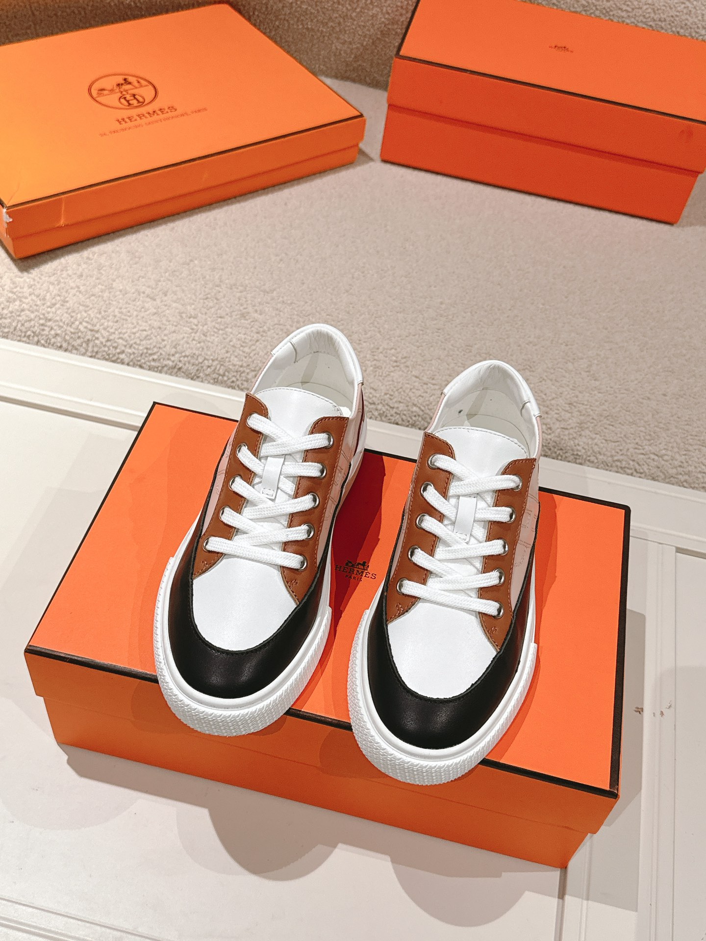 NO:166120,Men's Hermes Top Version # Hermes deep series couples' white shoes casual skateboard shoes Fashion graphic design Create a retro style Upper cowhide material inner sheepskin outsole tpu outsole size 35-45, casual shoes/sports shoes, hermes, hermes, sneakers, cowhide, sheepskin19860909男 Hermes 顶级版本# 爱马仕deep系列情侣款小白鞋休闲滑板鞋 时尚的图形设计 打造复古风格 鞋面牛皮材质 内里羊皮里 大底tpu大底 码数35-45,休闲鞋/运动鞋,hermes,hermes,sneakers,cowhide,sheepskin,Women's Shoes