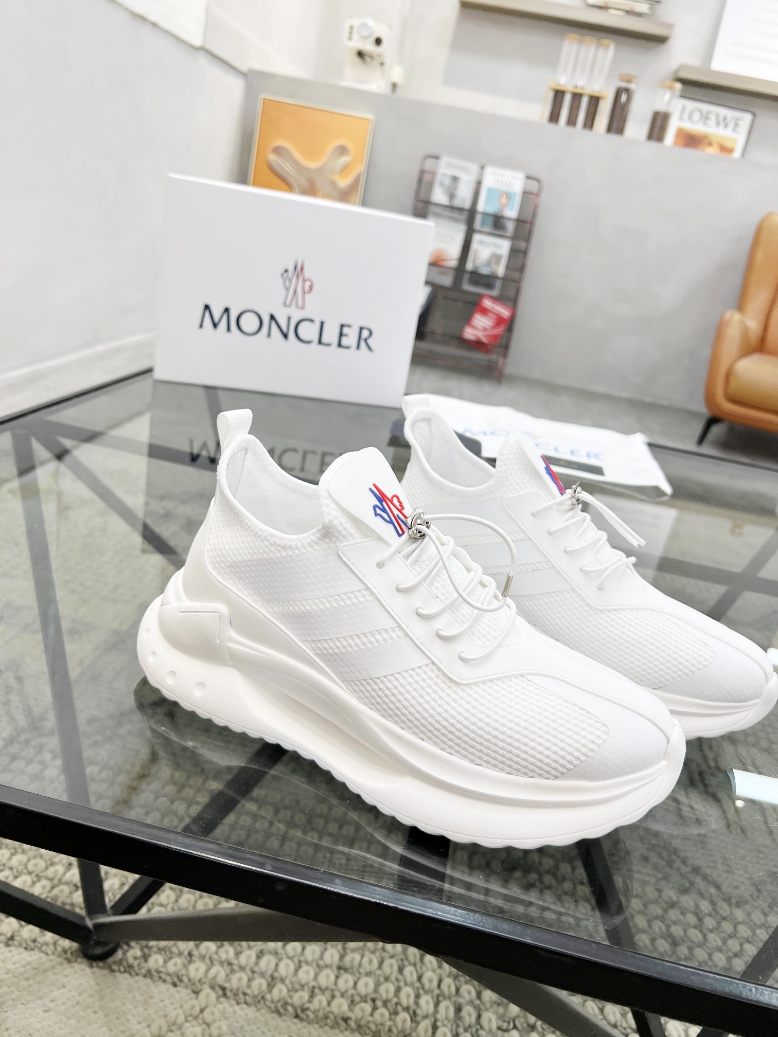 NO:222645,Brand MONCLER Color original color matching Size 39-44 Customized 38.45 Price Material mask 2025 new casual shoes Official website synchronization Upper imported cowhide stitching and splicing design, shoe tongue inlay iconic brand round rubber label, iconic three-stripe details, cowhide inner splicing mesh, original open mold cowhide latex pad, foot bottom air compressor brand logo, original open mold flat bottom rubber foam light sole. Details can reach more than 98, cover-up casual shoes, christian louboutin, Moncler, cowhide19860909品牌MONCLER 颜色原版配色 码数39-44定做38.45 价格 材质蒙口2025新品休闲鞋 官网同步 鞋面意大利进口牛皮缝合拼接设计、鞋舌镶嵌标志性品牌圆胶标、标志性三条纹细节、牛皮内里拼接网布、原版开模牛皮乳胶垫、垫脚底部空压品牌标志LOGO、原版开模平底橡胶发泡轻底.细节与原版可达98以上相似、,蒙口 休闲鞋,christian louboutin,Moncler,cowhide,Men's shoes