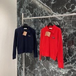 U (larga altura) MIU 2025 Letras nuevas de primavera temprana Pegatizas de logotipo decoradas con diseño de botón de madas de punto de polo larga de manga larga larga, agregando ajuste de moda, textura de tejido vertical con ajuste de tela elástica, forma más delgada, figura más delgada expresiva expresiva Los senos de la belleza curvos decoran la marca con letras, muestran el tono de la marca y el estilo versátil, no recogiendo el color de la piel de la edad con faldas, recuperación de moda adaptativa y que reduce la edad. SML de dos colores 1 U (larga altura) MIU 2025 Letras nuevas de primavera temprana Pegatizas de logotipo decoradas con diseño de botón de madas de punto de polo larga de manga larga larga, agregando ajuste de moda, textura de tejido vertical con ajuste de tela elástica, forma más delgada, figura más delgada expresiva expresiva Los senos de la belleza curvos decoran la marca con letras, muestran el tono de la marca y el estilo versátil, no recogiendo el color de la piel de la edad con faldas, recuperación de moda adaptativa y que reduce la edad. SML de dos colores