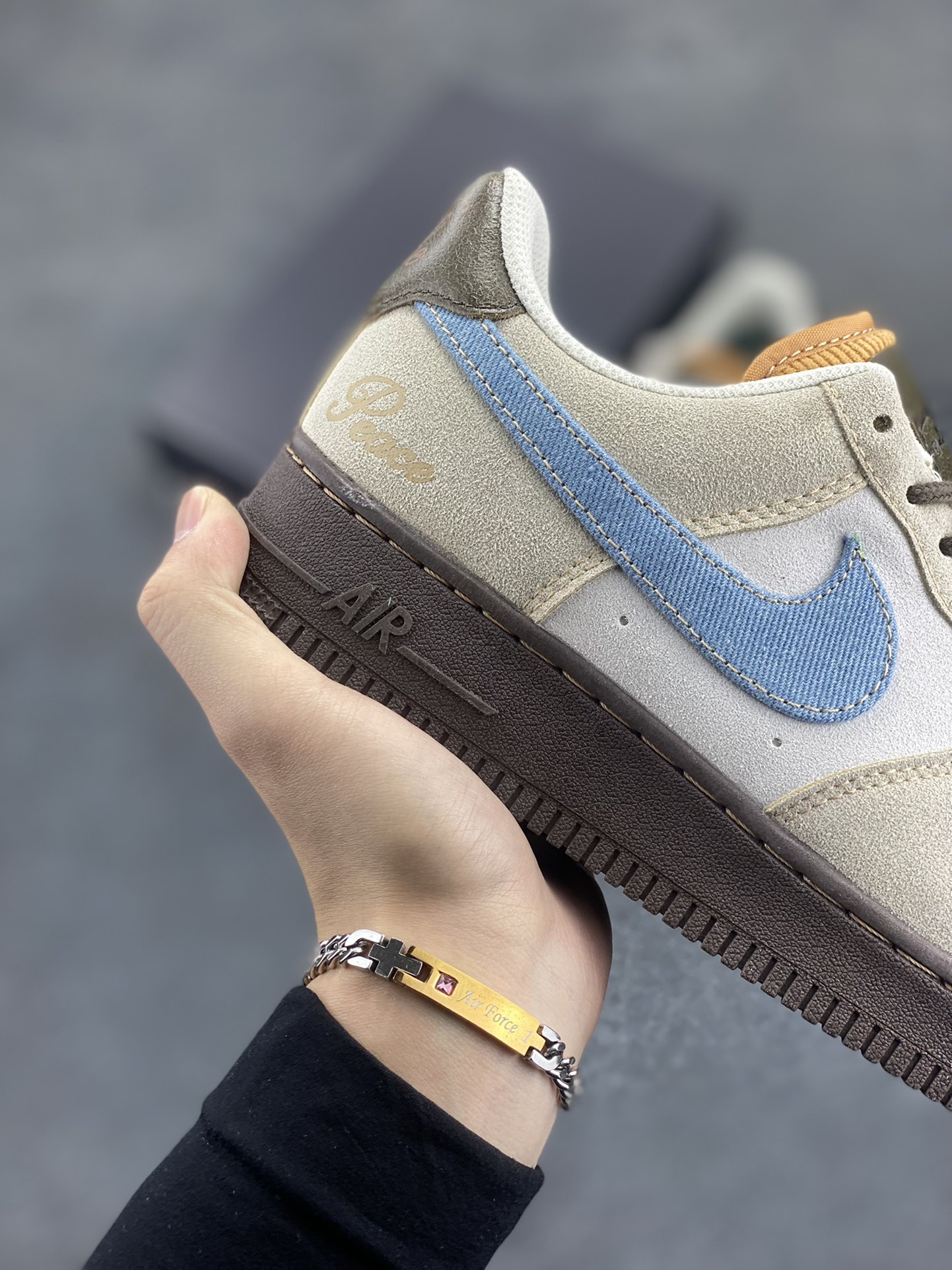 图片[6]-Nike Air Force 1 Low 空军一号低帮百搭休闲运动板鞋。柔软、弹性十足的缓震性能和出色的中底设计，横跨复古与现代的外型结合，造就出风靡全球三十多年的Force 1，直到今天还深受青睐。 货号：HQ3458-142 尺码：36 36.5 37.5 38 38.5 39 40 40.5 41 42 42.5 43 44 44.5 45-选品中心