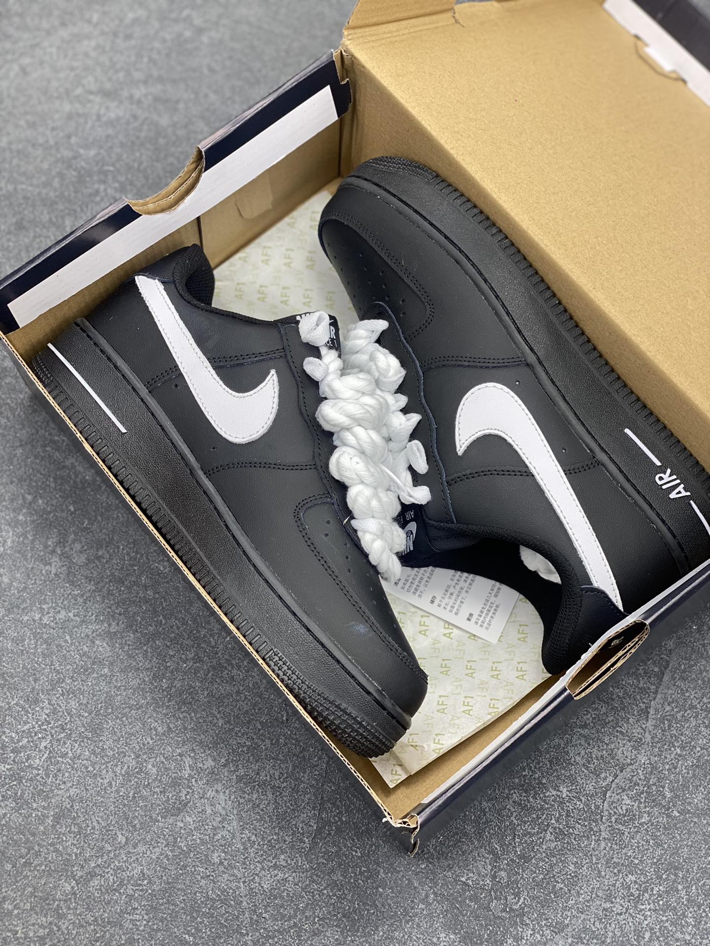 图片[9]-Nike Air Force 1 Low 空军一号低帮百搭休闲运动板鞋。柔软、弹性十足的缓震性能和出色的中底设计，横跨复古与现代的外型结合，造就出风靡全球三十多年的Force 1，直到今天还深受青睐。 货号：CW2288-001 尺码：36 36.5 37.5 38 38.5 39 40 40.5 41 42 42.5 43 44 44.5 45-选品中心