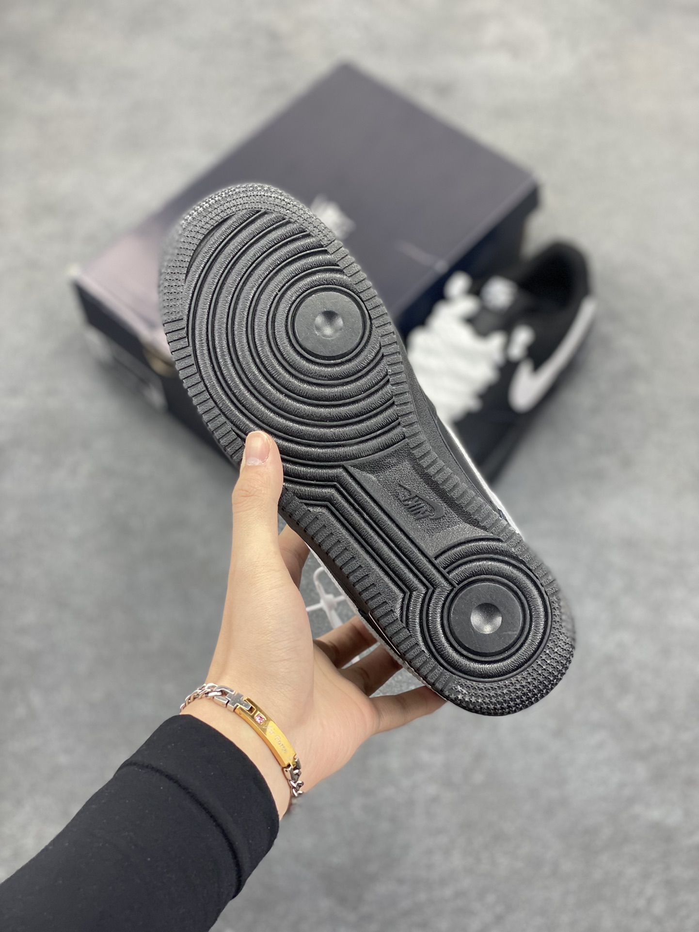 图片[5]-Nike Air Force 1 Low 空军一号低帮百搭休闲运动板鞋。柔软、弹性十足的缓震性能和出色的中底设计，横跨复古与现代的外型结合，造就出风靡全球三十多年的Force 1，直到今天还深受青睐。 货号：CW2288-001 尺码：36 36.5 37.5 38 38.5 39 40 40.5 41 42 42.5 43 44 44.5 45-选品中心