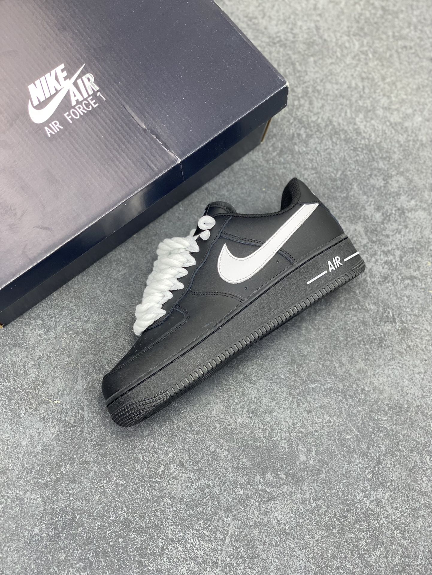 图片[7]-Nike Air Force 1 Low 空军一号低帮百搭休闲运动板鞋。柔软、弹性十足的缓震性能和出色的中底设计，横跨复古与现代的外型结合，造就出风靡全球三十多年的Force 1，直到今天还深受青睐。 货号：CW2288-001 尺码：36 36.5 37.5 38 38.5 39 40 40.5 41 42 42.5 43 44 44.5 45-选品中心