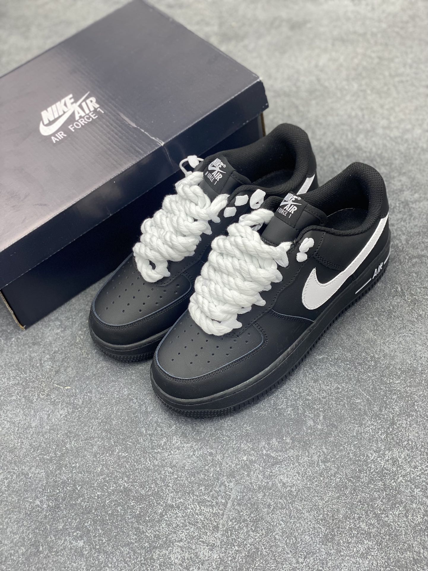 图片[8]-Nike Air Force 1 Low 空军一号低帮百搭休闲运动板鞋。柔软、弹性十足的缓震性能和出色的中底设计，横跨复古与现代的外型结合，造就出风靡全球三十多年的Force 1，直到今天还深受青睐。 货号：CW2288-001 尺码：36 36.5 37.5 38 38.5 39 40 40.5 41 42 42.5 43 44 44.5 45-选品中心