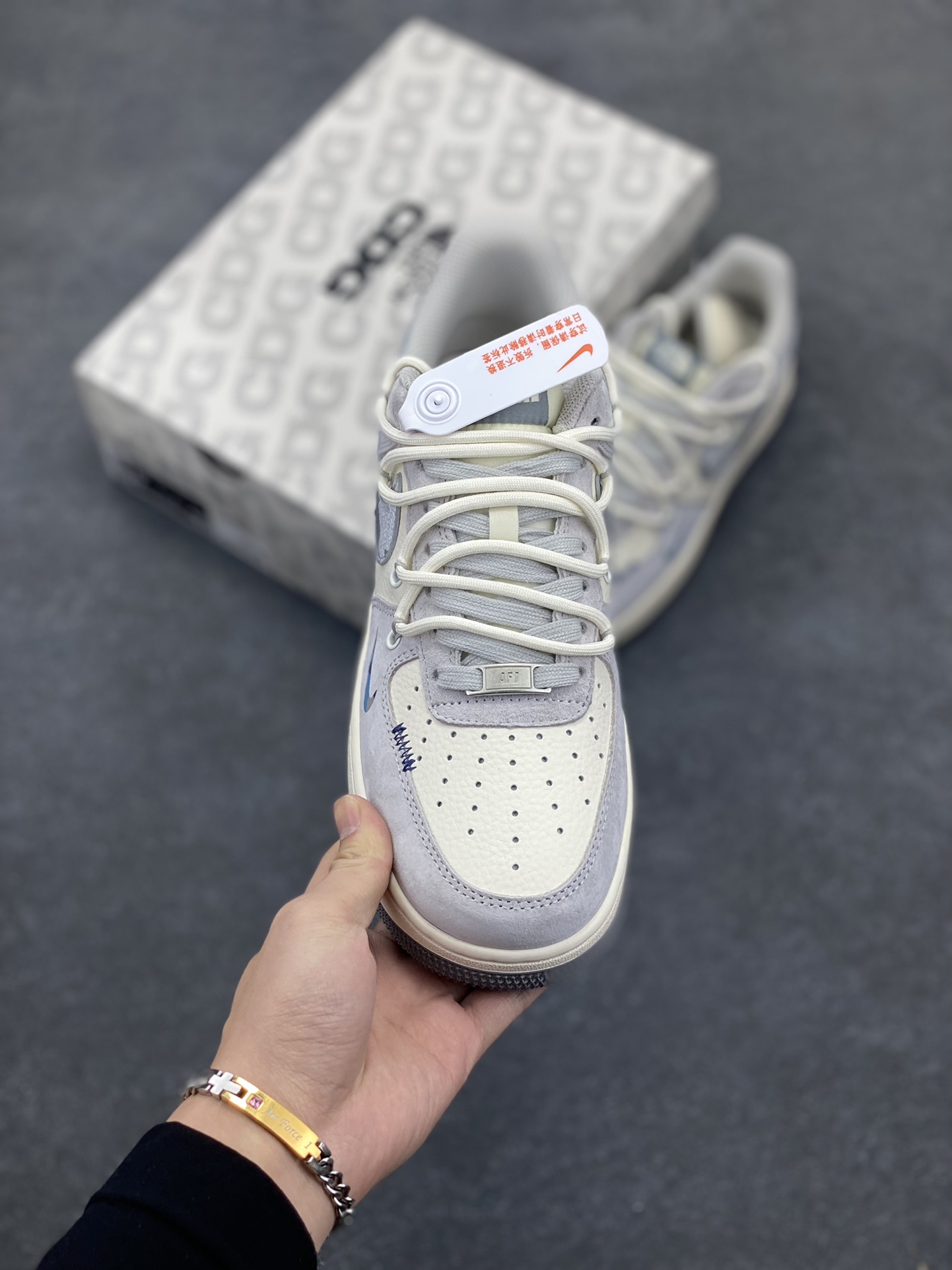 图片[2]-NIke Air Force 1 \’07 Low “北面联名——银勾抽绳”空军一号 低帮 运动鞋 休闲鞋 折边针车 工艺难度大 原楦头原纸板 原装鞋盒 定制五金配件 内置全掌气垫 原厂鞋底 货号：DM6688-016 尺码：36 36.5 37.5 38 38.5 39 40 40.5 41 42 42.5 43 44 44.5 45-选品中心