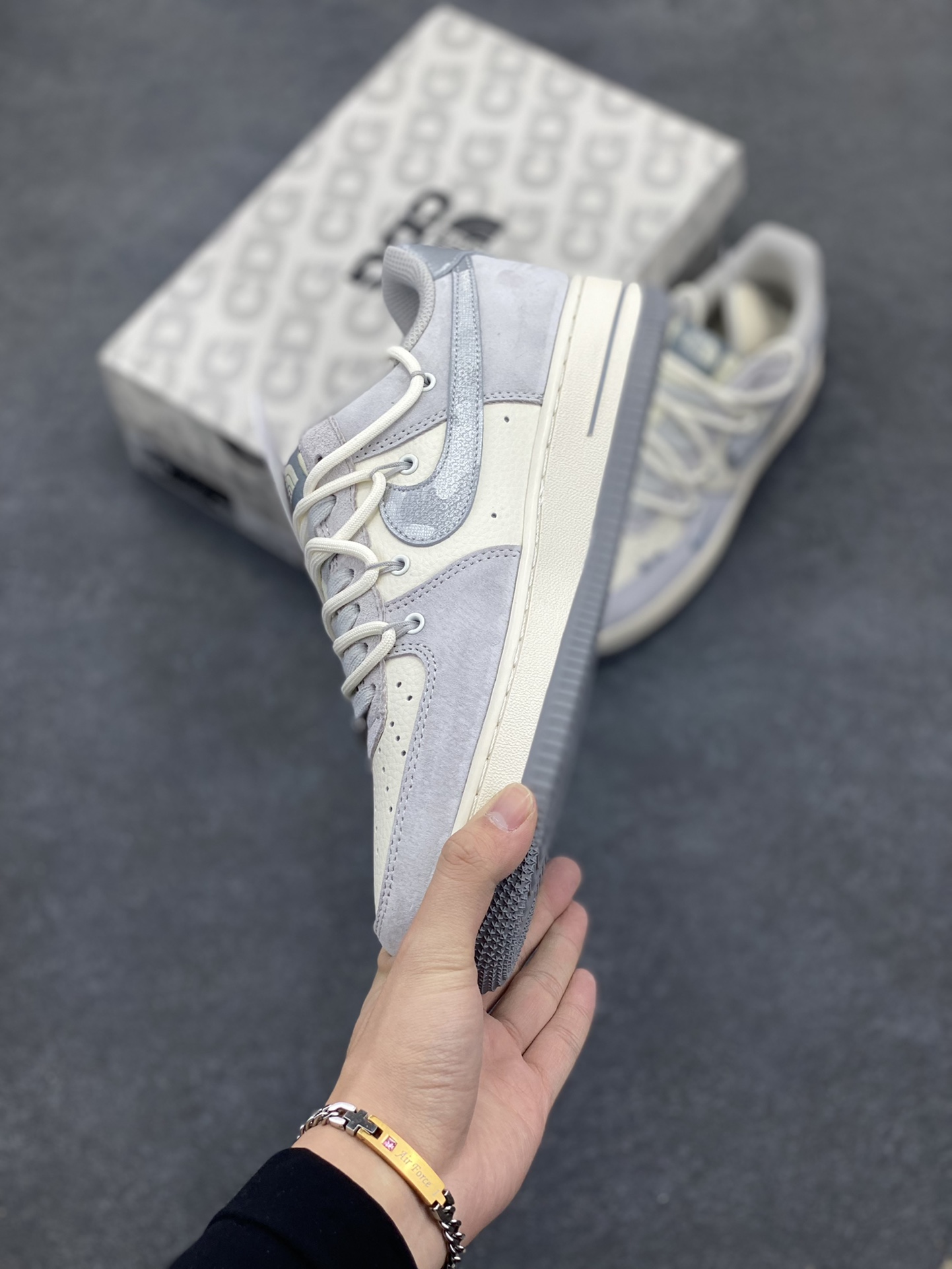 图片[3]-NIke Air Force 1 \’07 Low “北面联名——银勾抽绳”空军一号 低帮 运动鞋 休闲鞋 折边针车 工艺难度大 原楦头原纸板 原装鞋盒 定制五金配件 内置全掌气垫 原厂鞋底 货号：DM6688-016 尺码：36 36.5 37.5 38 38.5 39 40 40.5 41 42 42.5 43 44 44.5 45-选品中心