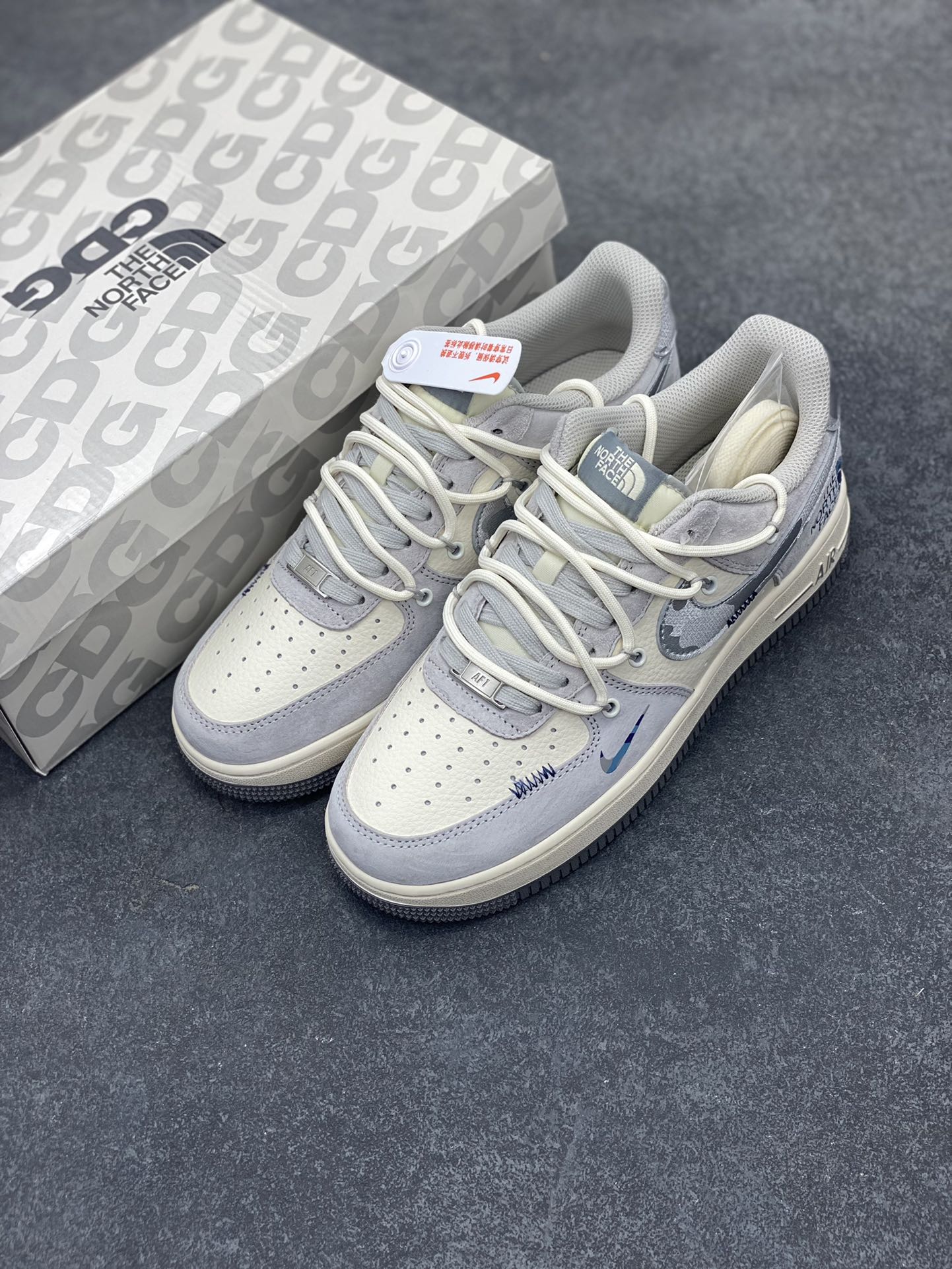 图片[8]-NIke Air Force 1 \’07 Low “北面联名——银勾抽绳”空军一号 低帮 运动鞋 休闲鞋 折边针车 工艺难度大 原楦头原纸板 原装鞋盒 定制五金配件 内置全掌气垫 原厂鞋底 货号：DM6688-016 尺码：36 36.5 37.5 38 38.5 39 40 40.5 41 42 42.5 43 44 44.5 45-选品中心