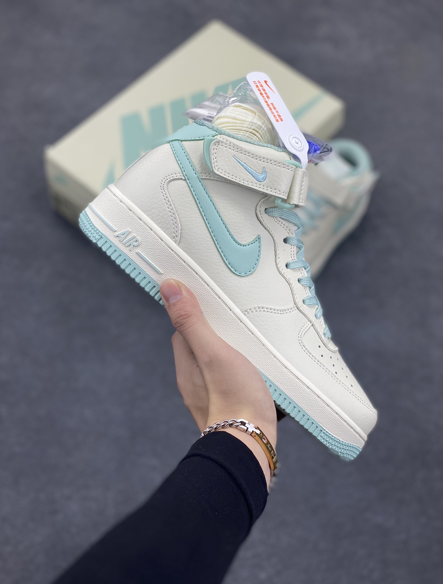 小红书爆款  Nike Air Force 1 MID “米冰蓝”配色高帮空军一号休闲板鞋 定制皮料 原楦原纸板 纯正空军版型 高清洁度 内置全掌气垫  货号：PA0920-708 尺码：36 36.5 37.5 38 38.5 39 40 40.5 41 42 42.5 43 44 44.5 45-选品中心