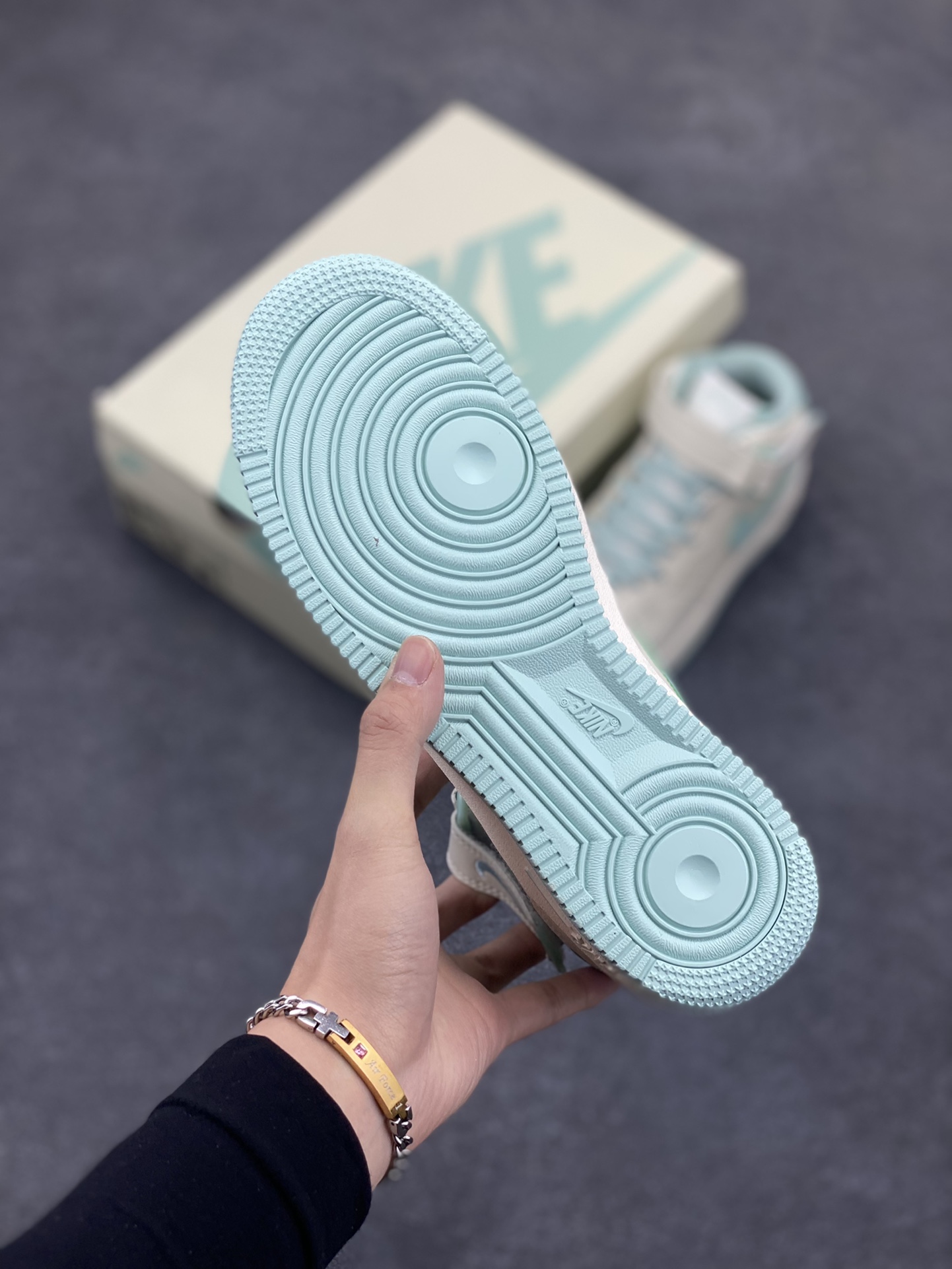 图片[5]-小红书爆款  Nike Air Force 1 MID “米冰蓝”配色高帮空军一号休闲板鞋 定制皮料 原楦原纸板 纯正空军版型 高清洁度 内置全掌气垫  货号：PA0920-708 尺码：36 36.5 37.5 38 38.5 39 40 40.5 41 42 42.5 43 44 44.5 45-选品中心