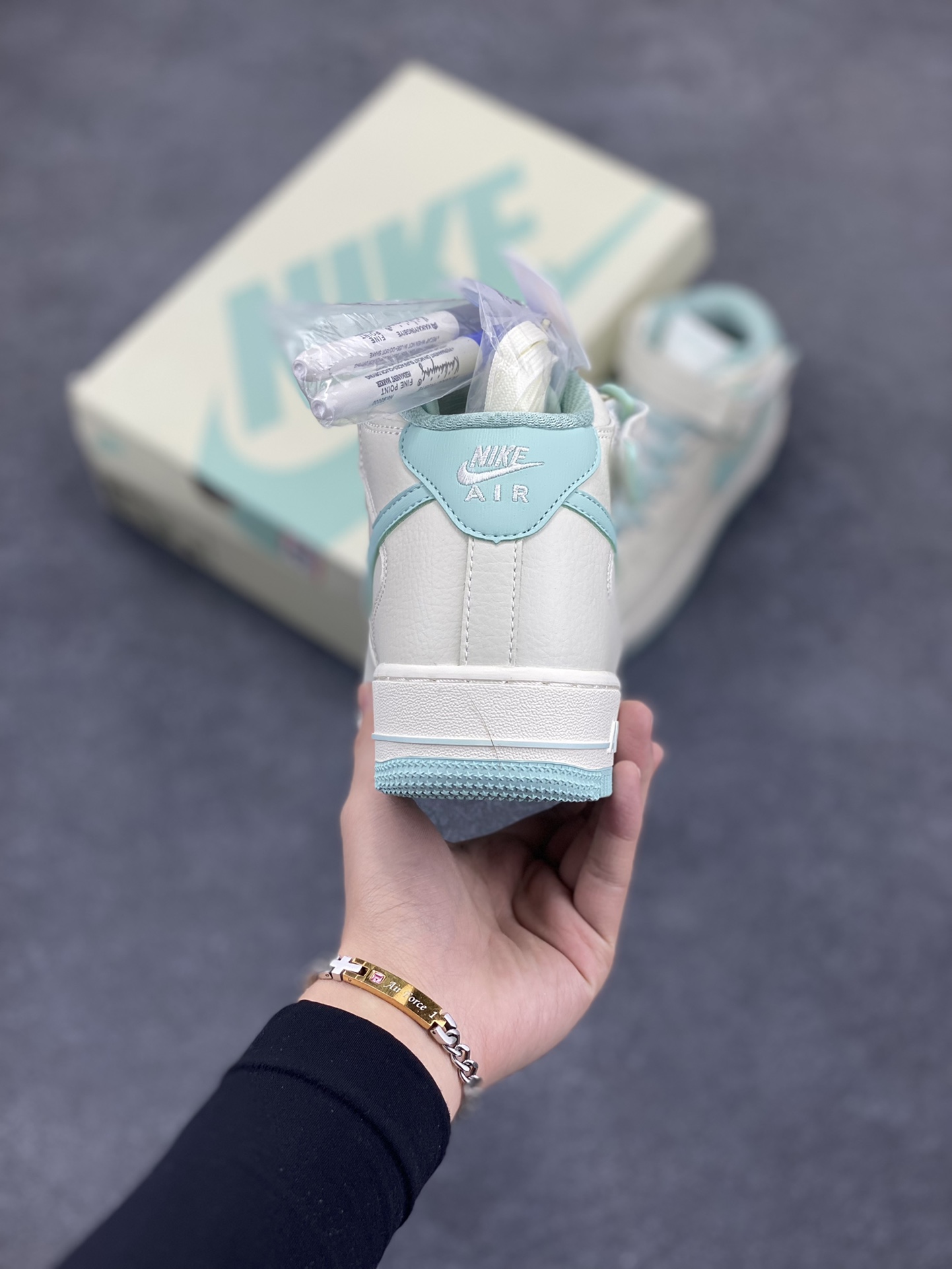 图片[4]-小红书爆款  Nike Air Force 1 MID “米冰蓝”配色高帮空军一号休闲板鞋 定制皮料 原楦原纸板 纯正空军版型 高清洁度 内置全掌气垫  货号：PA0920-708 尺码：36 36.5 37.5 38 38.5 39 40 40.5 41 42 42.5 43 44 44.5 45-选品中心
