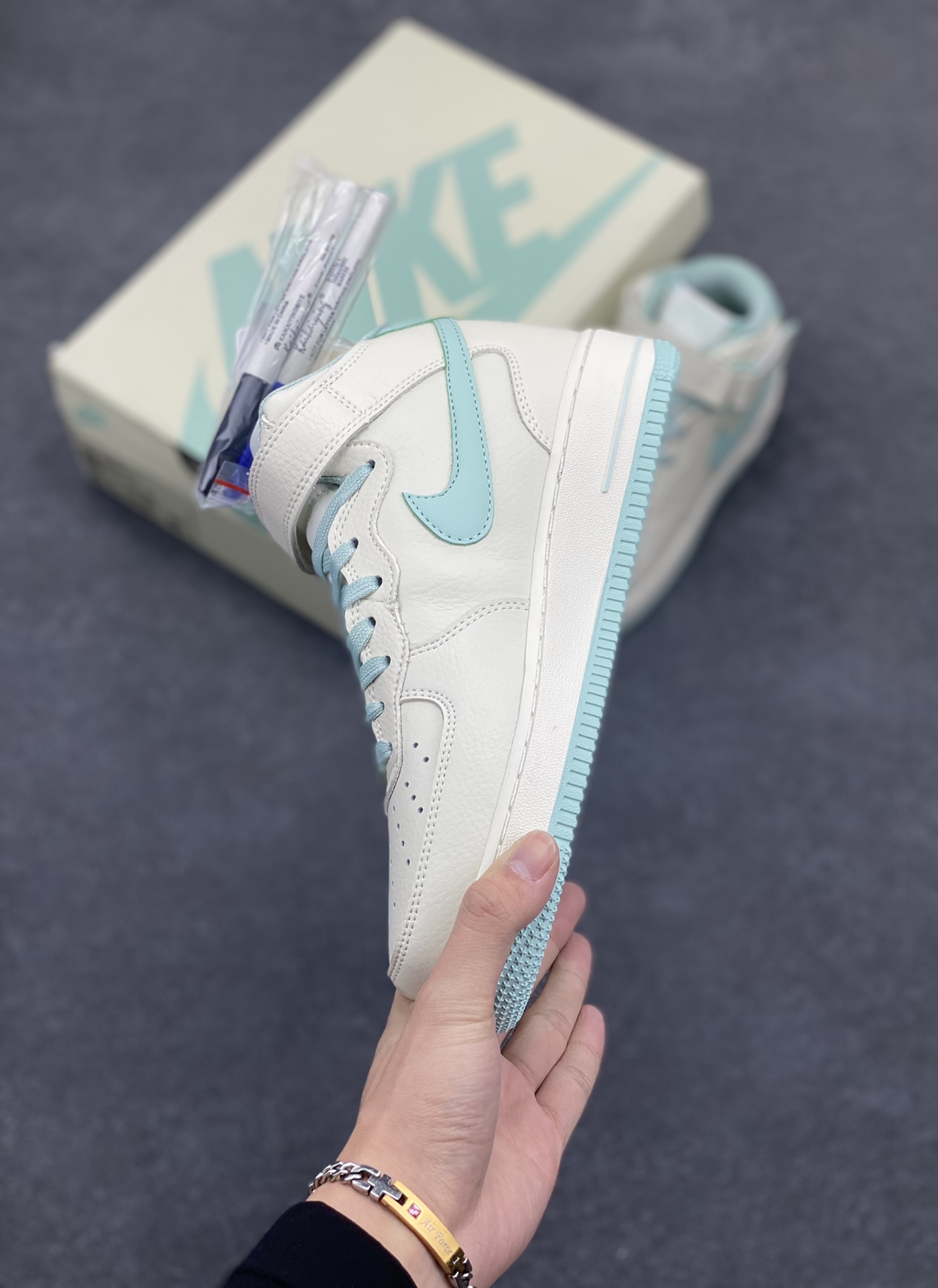 图片[3]-小红书爆款  Nike Air Force 1 MID “米冰蓝”配色高帮空军一号休闲板鞋 定制皮料 原楦原纸板 纯正空军版型 高清洁度 内置全掌气垫  货号：PA0920-708 尺码：36 36.5 37.5 38 38.5 39 40 40.5 41 42 42.5 43 44 44.5 45-选品中心