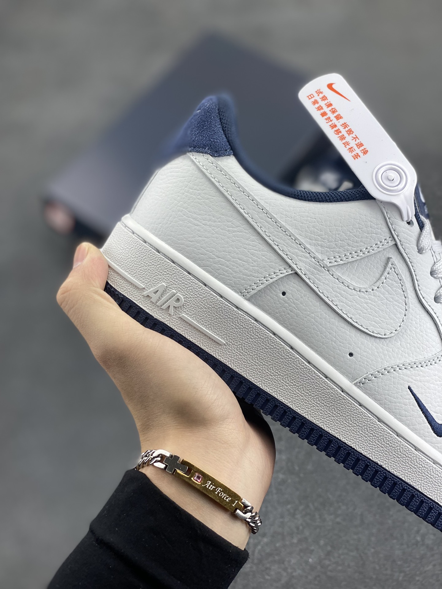 图片[6]-Air Force 1\’ 07 深蓝小勾 原楦头原纸板 打造纯正空军版型 专注外贸渠道 全掌内置蜂窝气垫 #原盒配件 原厂中底钢印、拉帮完美 货号：HM9483-001 尺码：36 36.5 37.5 38 38.5 39 40 40.5 41 42 42.5 43 44 44.5 45-选品中心