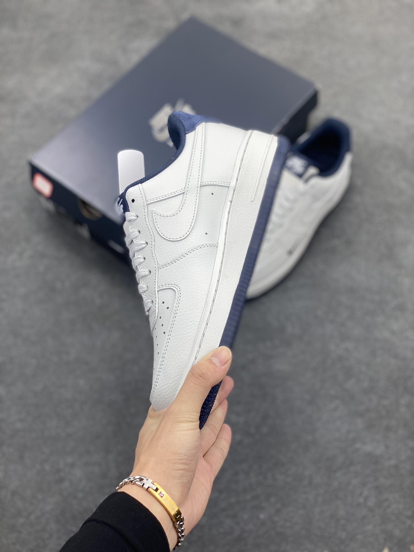 图片[3]-Air Force 1\’ 07 深蓝小勾 原楦头原纸板 打造纯正空军版型 专注外贸渠道 全掌内置蜂窝气垫 #原盒配件 原厂中底钢印、拉帮完美 货号：HM9483-001 尺码：36 36.5 37.5 38 38.5 39 40 40.5 41 42 42.5 43 44 44.5 45-选品中心