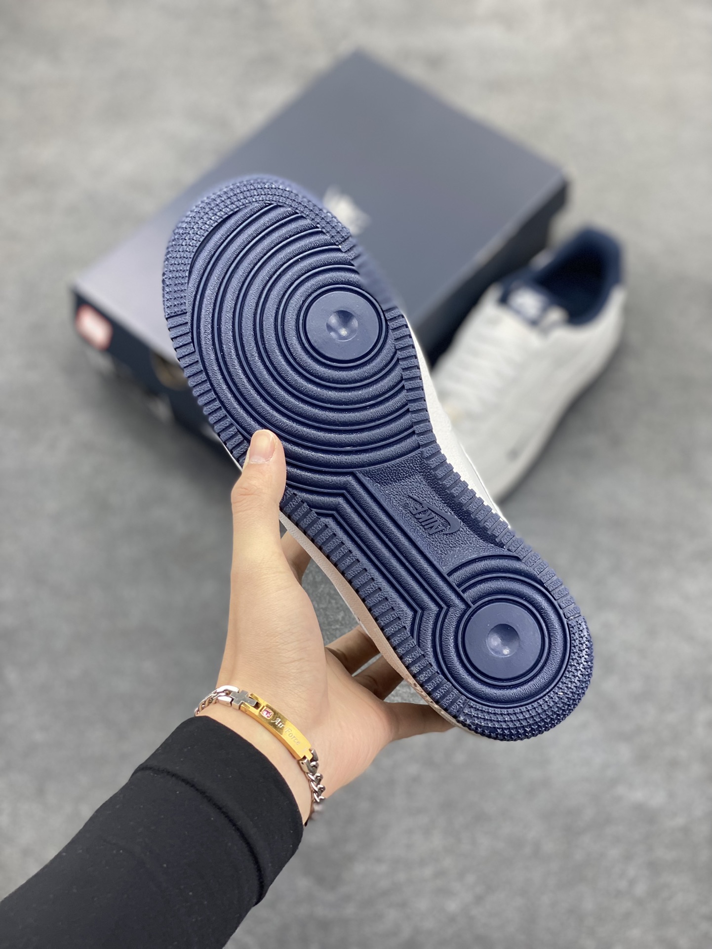 图片[5]-Air Force 1\’ 07 深蓝小勾 原楦头原纸板 打造纯正空军版型 专注外贸渠道 全掌内置蜂窝气垫 #原盒配件 原厂中底钢印、拉帮完美 货号：HM9483-001 尺码：36 36.5 37.5 38 38.5 39 40 40.5 41 42 42.5 43 44 44.5 45-选品中心