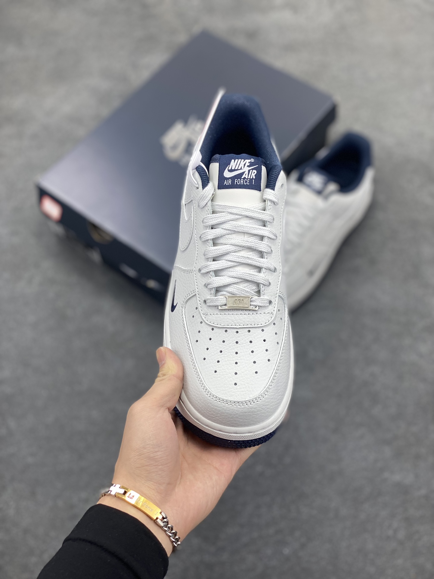 图片[2]-Air Force 1\’ 07 深蓝小勾 原楦头原纸板 打造纯正空军版型 专注外贸渠道 全掌内置蜂窝气垫 #原盒配件 原厂中底钢印、拉帮完美 货号：HM9483-001 尺码：36 36.5 37.5 38 38.5 39 40 40.5 41 42 42.5 43 44 44.5 45-选品中心