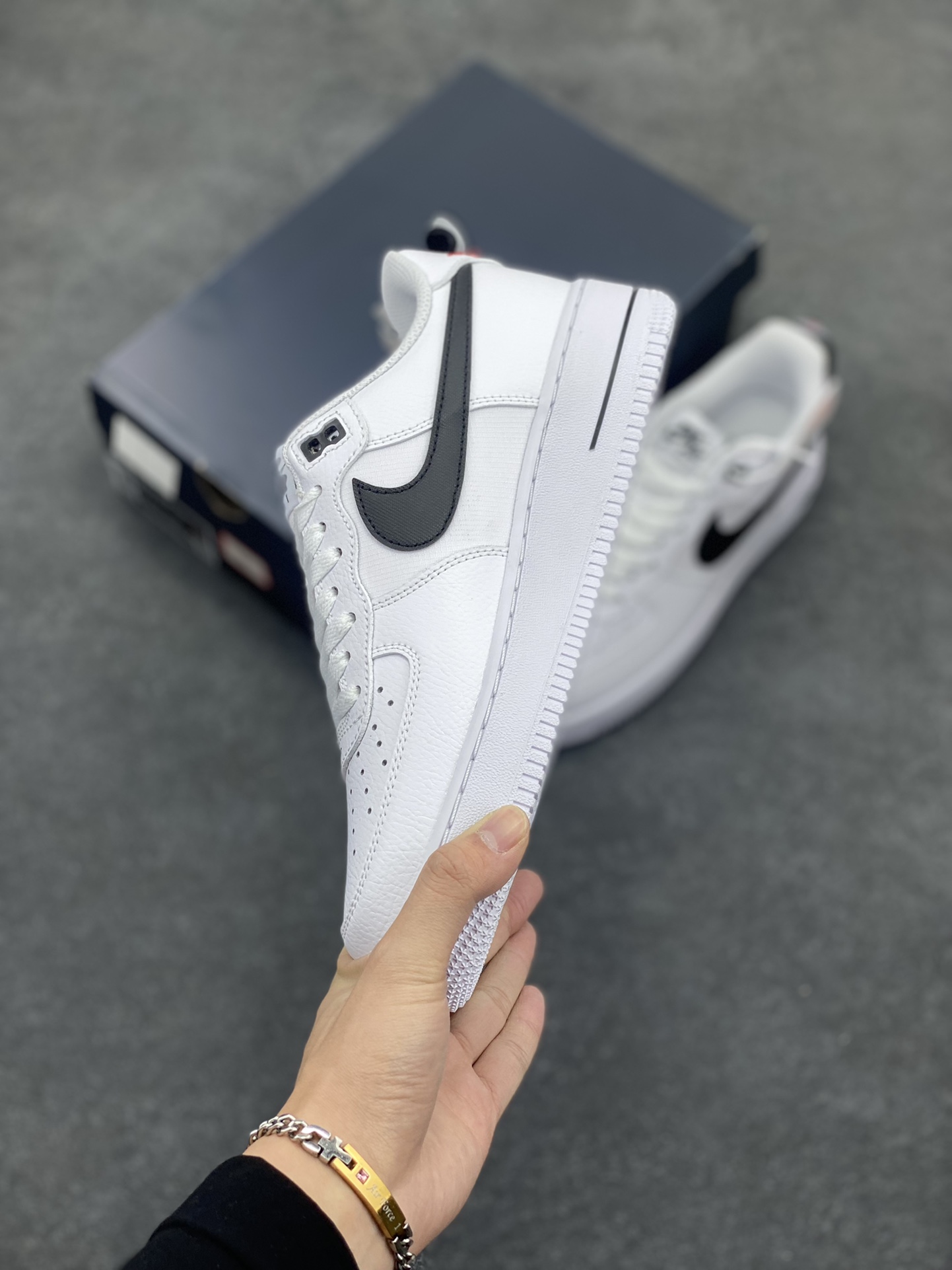 图片[3]-Air Force 1\’ 07 白黑 原楦头原纸板 打造纯正空军版型 专注外贸渠道 全掌内置蜂窝气垫 #原盒配件 原厂中底钢印、拉帮完美 货号：HV9509-100 尺码：36 36.5 37.5 38 38.5 39 40 40.5 41 42 42.5 43 44 44.5 45-选品中心